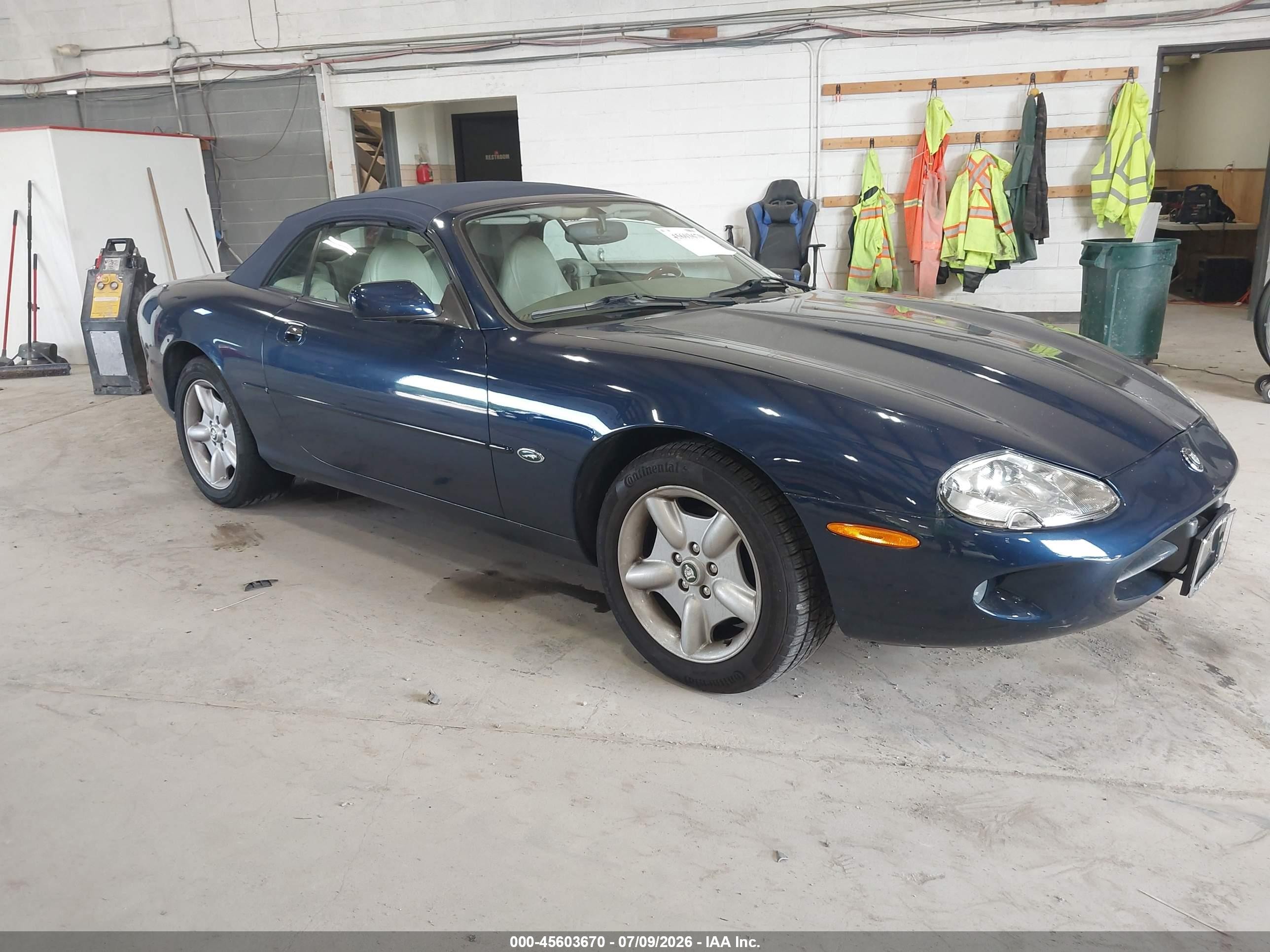 1998 Jaguar XK, VIN SAJGX2240WC028895 — Normal wear