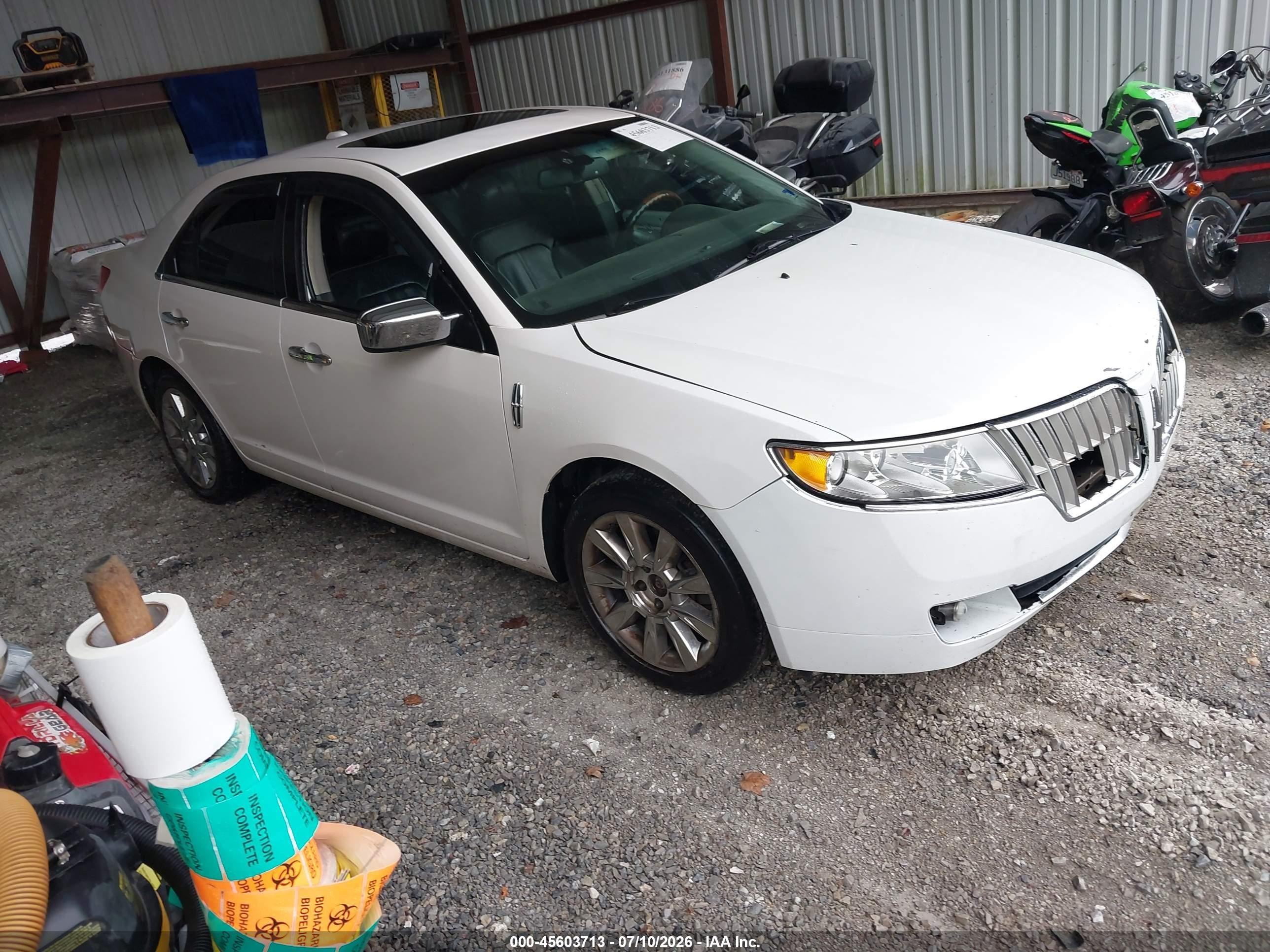 2011 Lincoln MKZ, VIN 3LNHL2GC0BR758795 — Normal wear