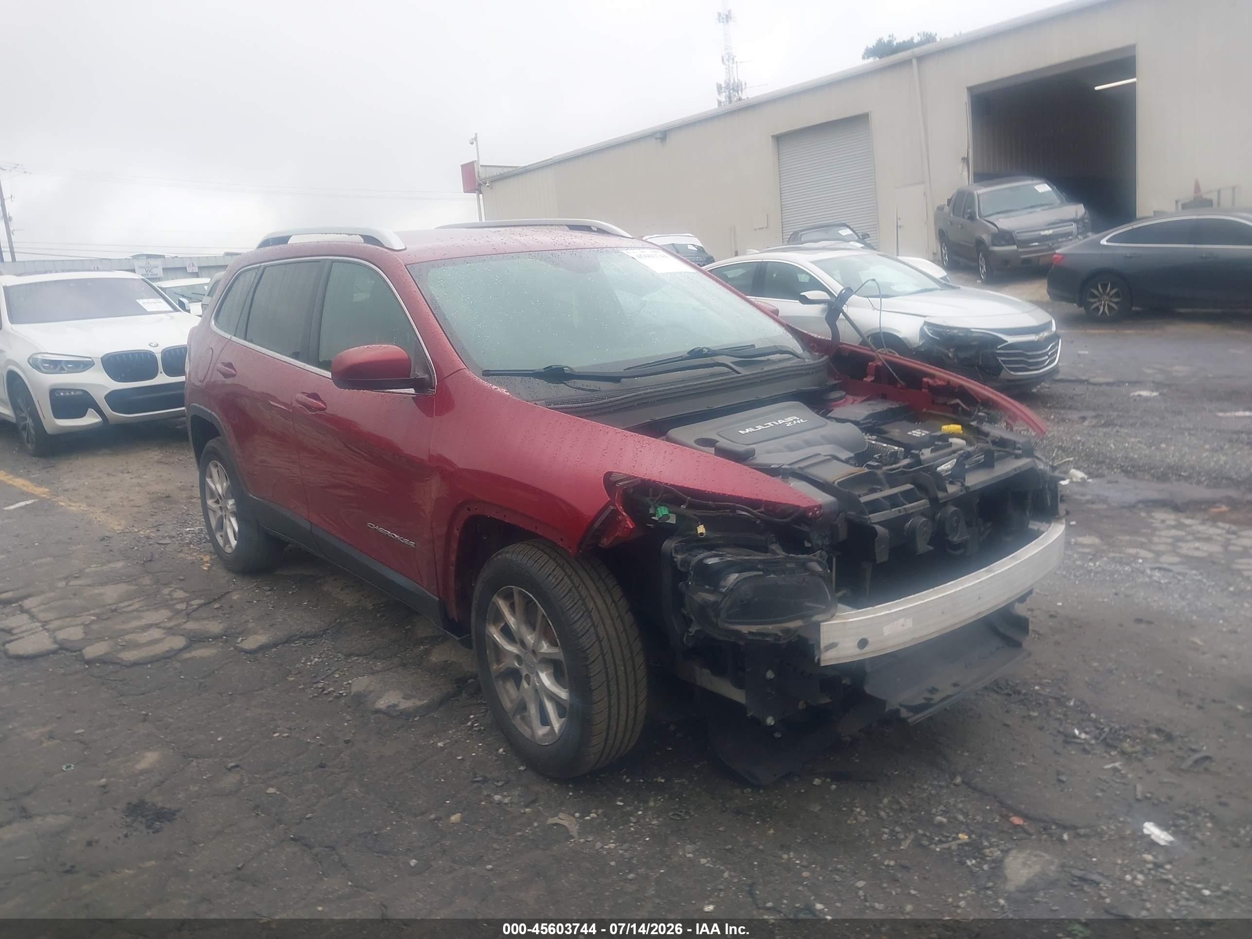2016 Jeep Cherokee Latitude, VIN 1C4PJLCB7GW265211 — Front end