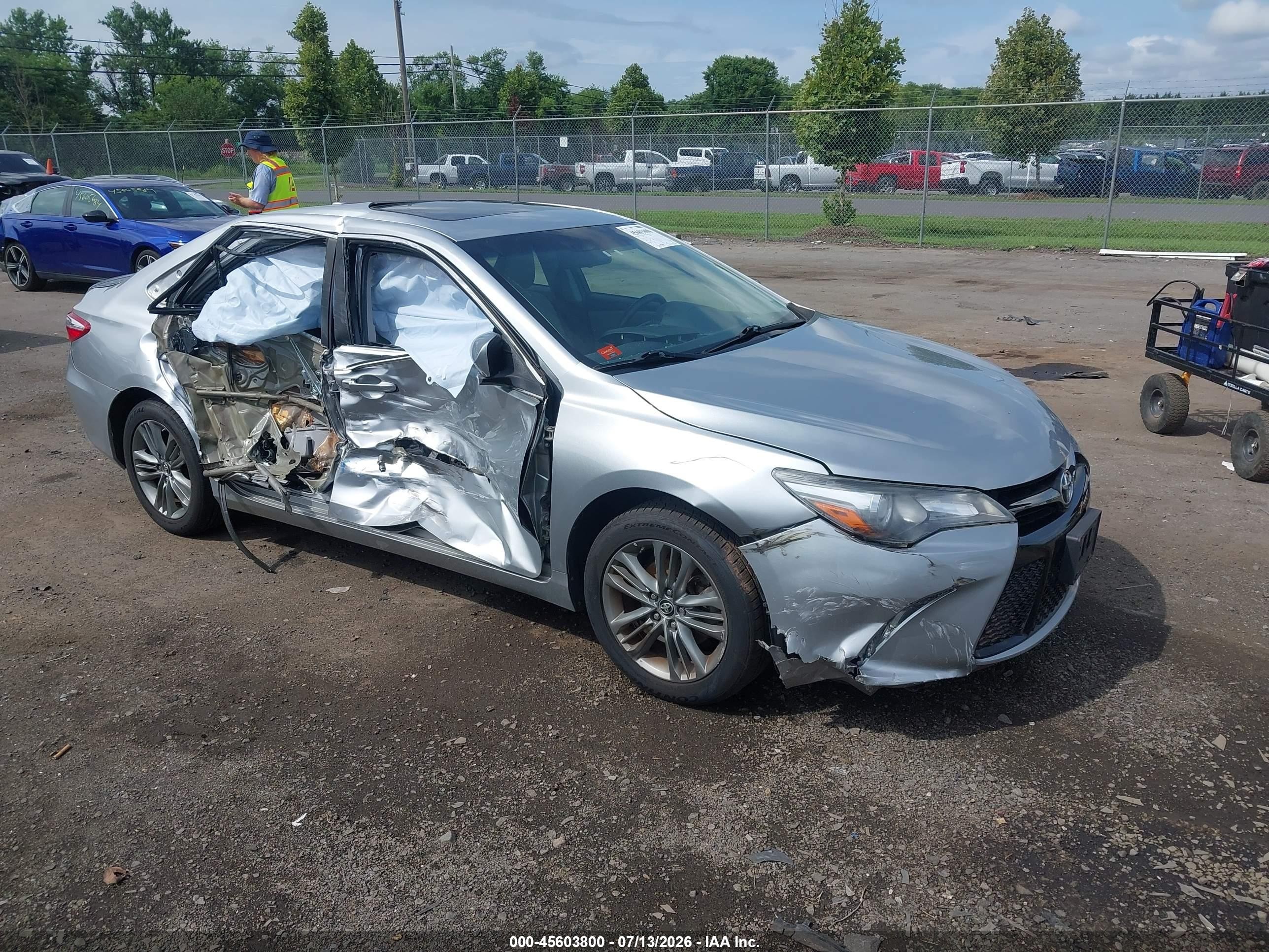 2015 Toyota Camry XSE, VIN 4T1BF1FK3FU489092 — Бок