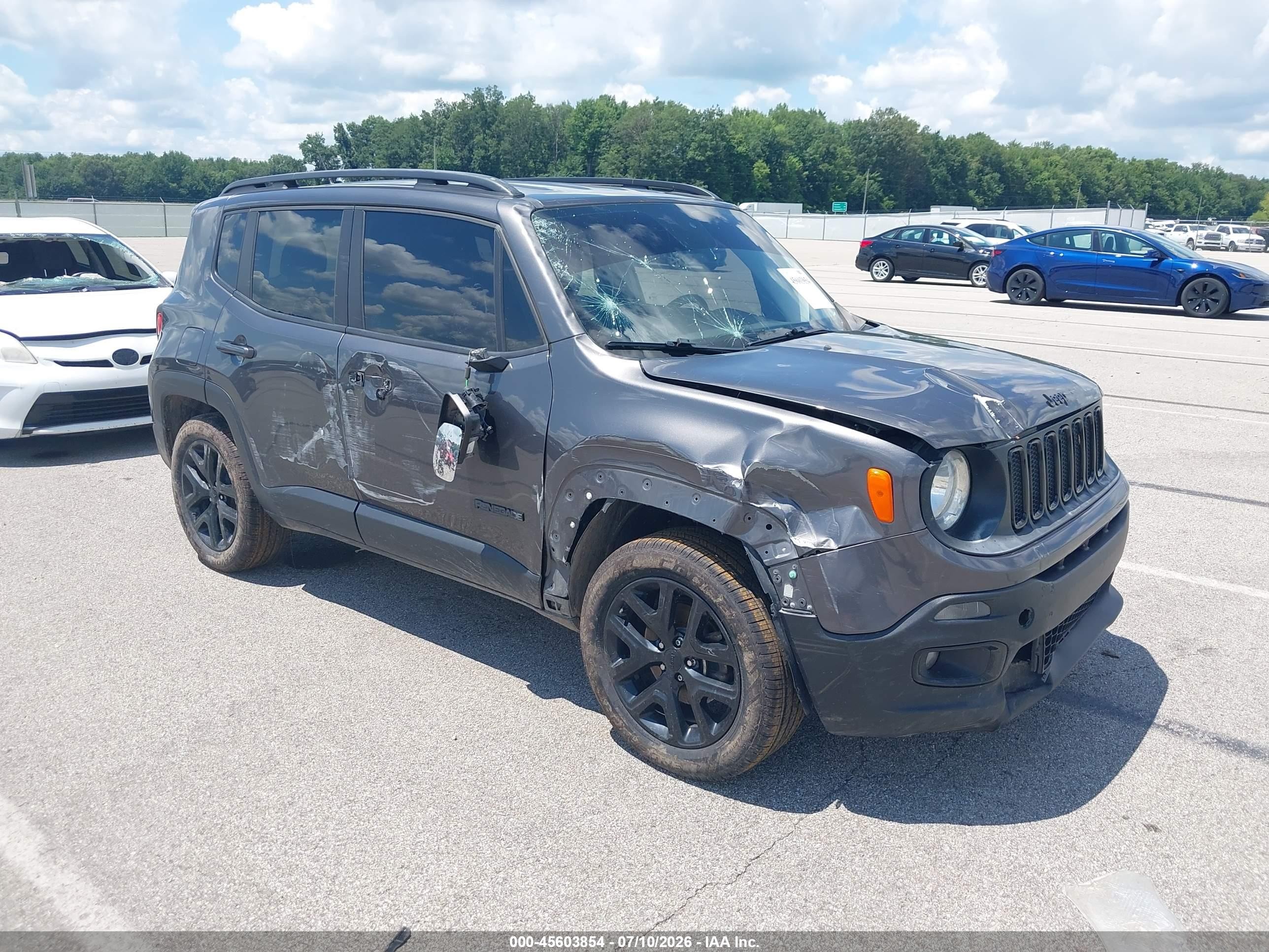 2017 Jeep Renegade Latitude, VIN ZACCJBBB4HPG31733 — Front end