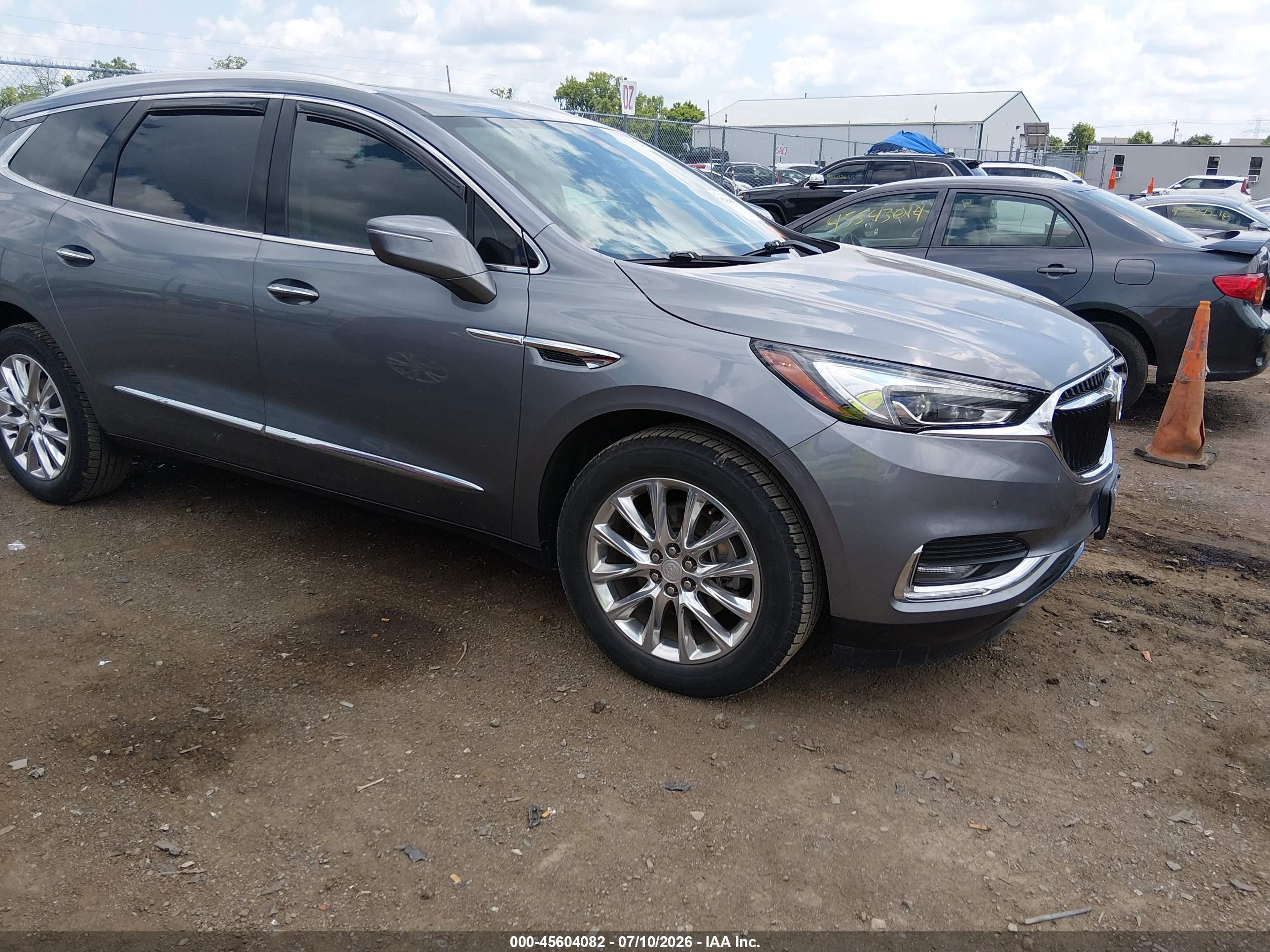 2019 Buick Enclave Premium, VIN 5GAEVBKW0KJ273930 — Зад