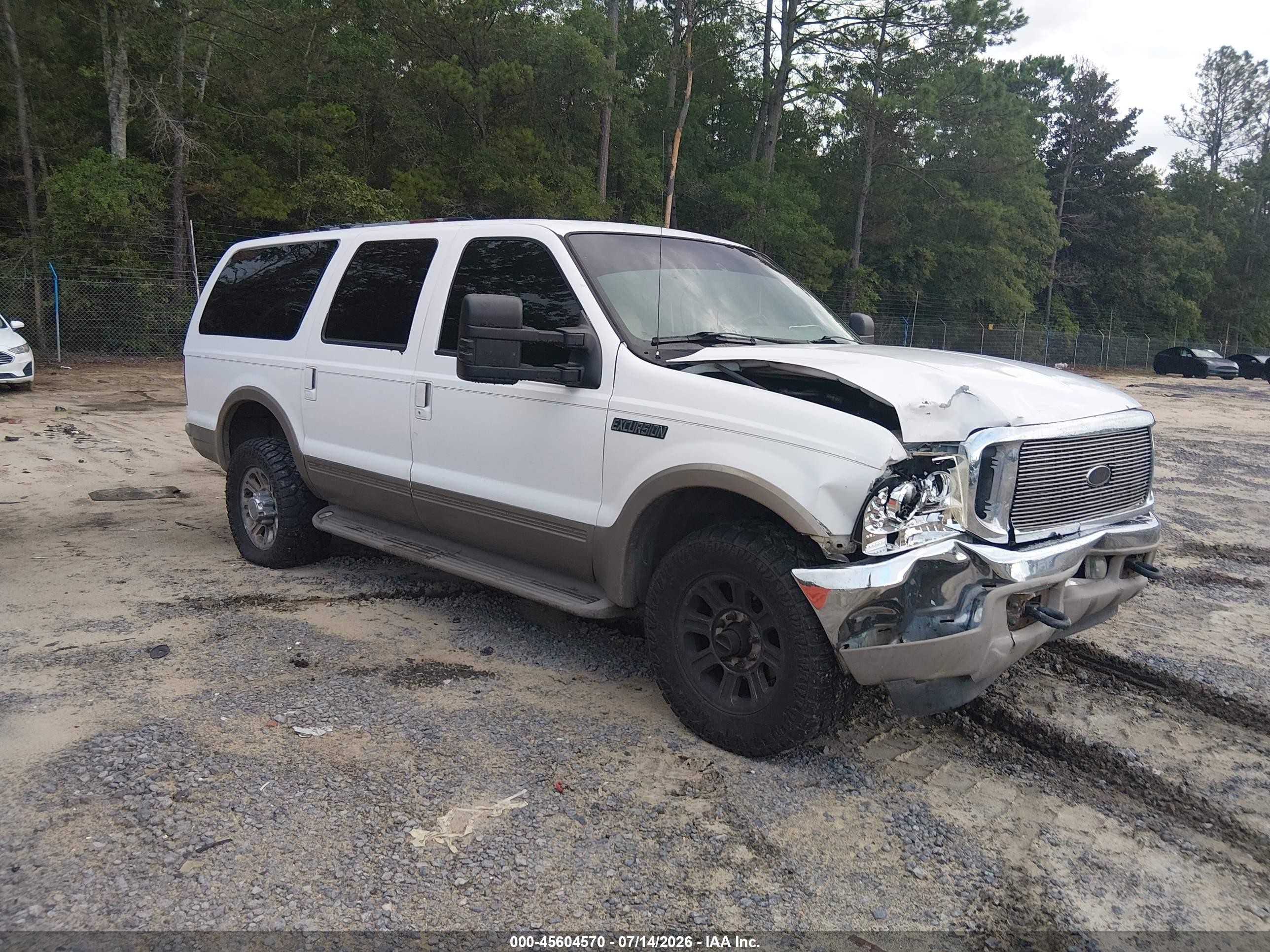 2001 Ford Excursion Limited, VIN 1FMNU43S81EA39417 — Front end