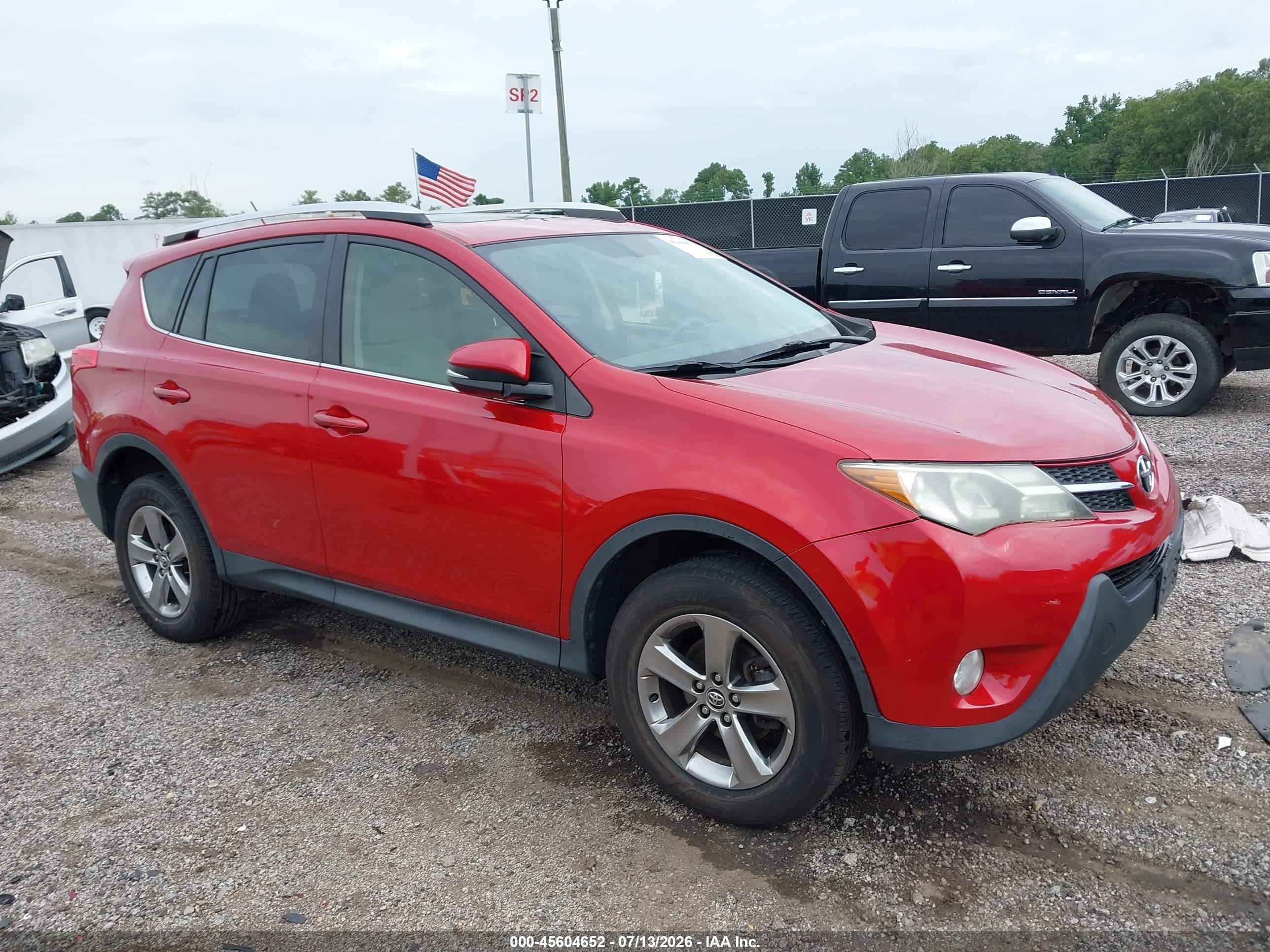 2015 Toyota RAV4 XLE, VIN JTMWFREVXFD076232 — Перед