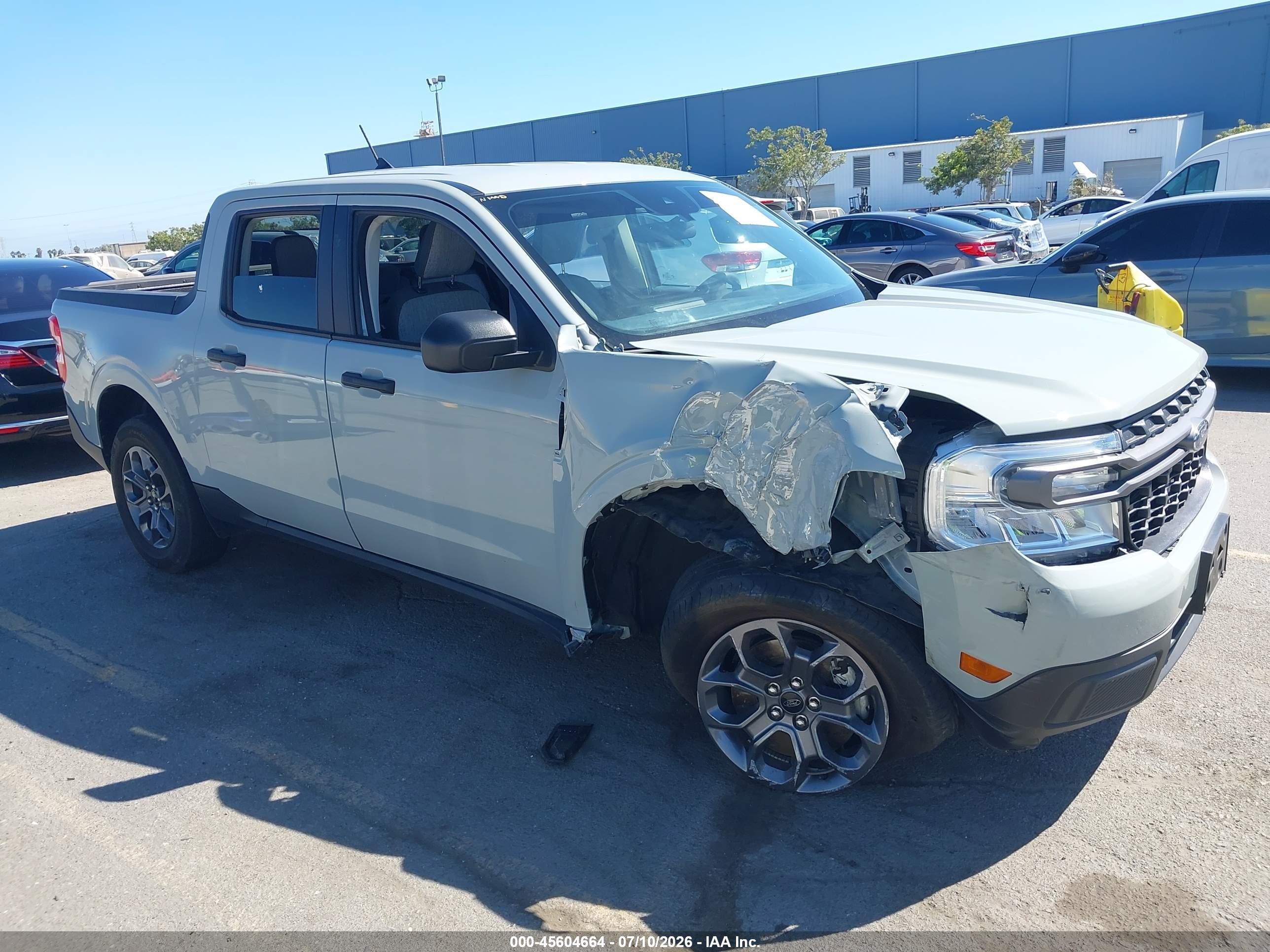2023 Ford Maverick XLT, VIN 3FTTW8E33PRA56263 — Front end