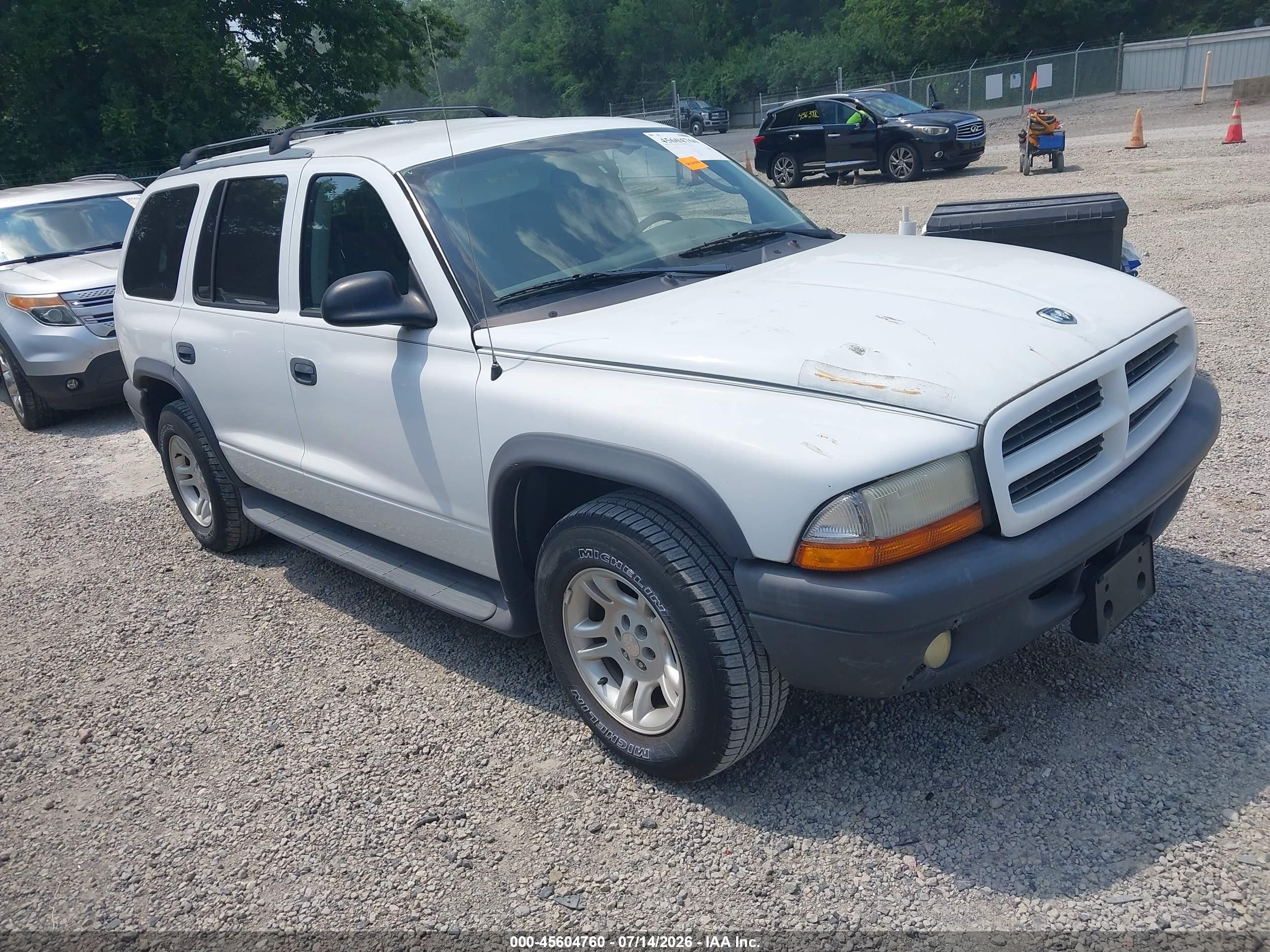 2003 Dodge Durango Sport, VIN 1D4HR38N83F590401 — Front end