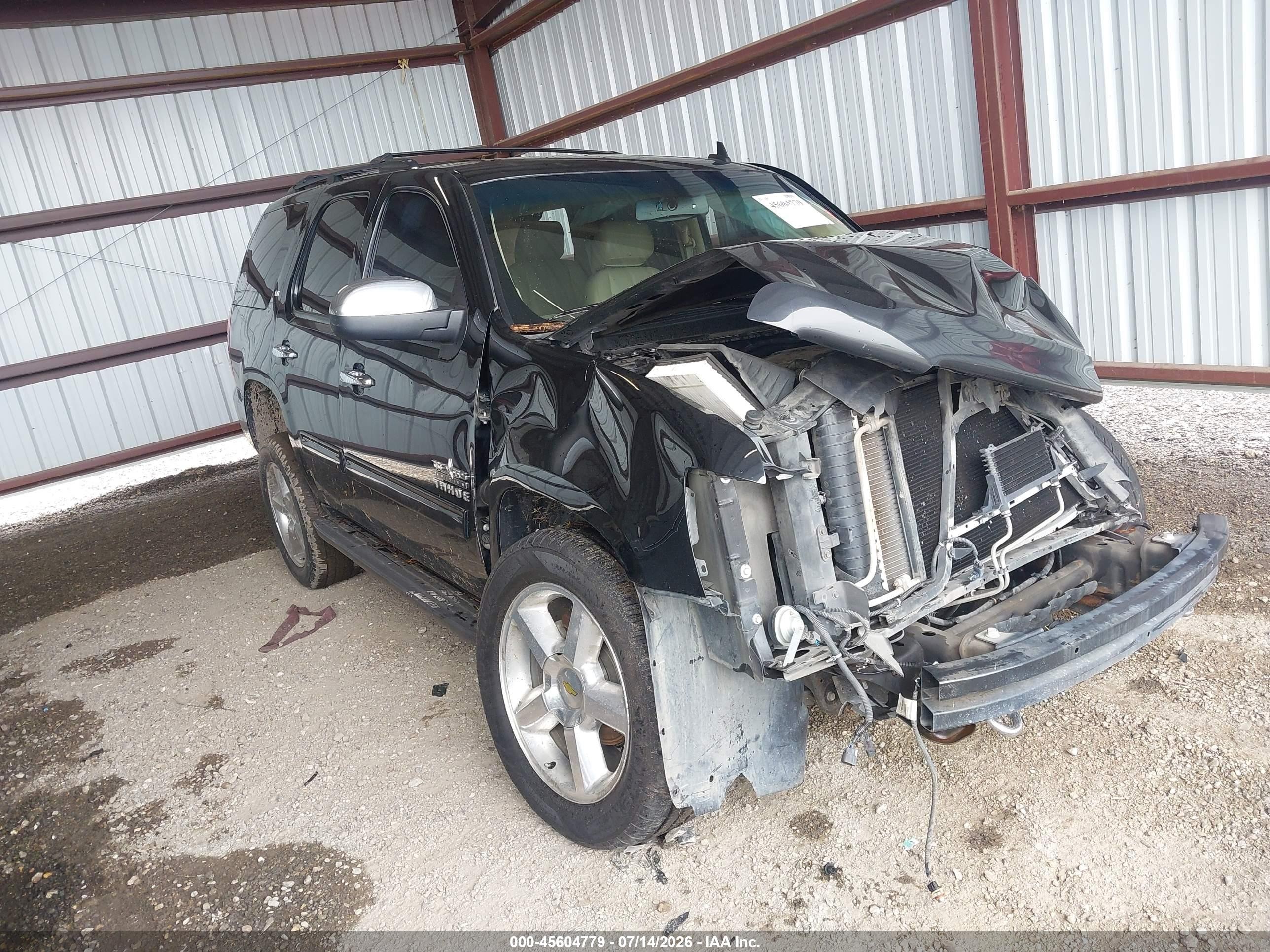 2014 Chevrolet Tahoe LT, VIN 1GNSCBE09ER147528 — Перед