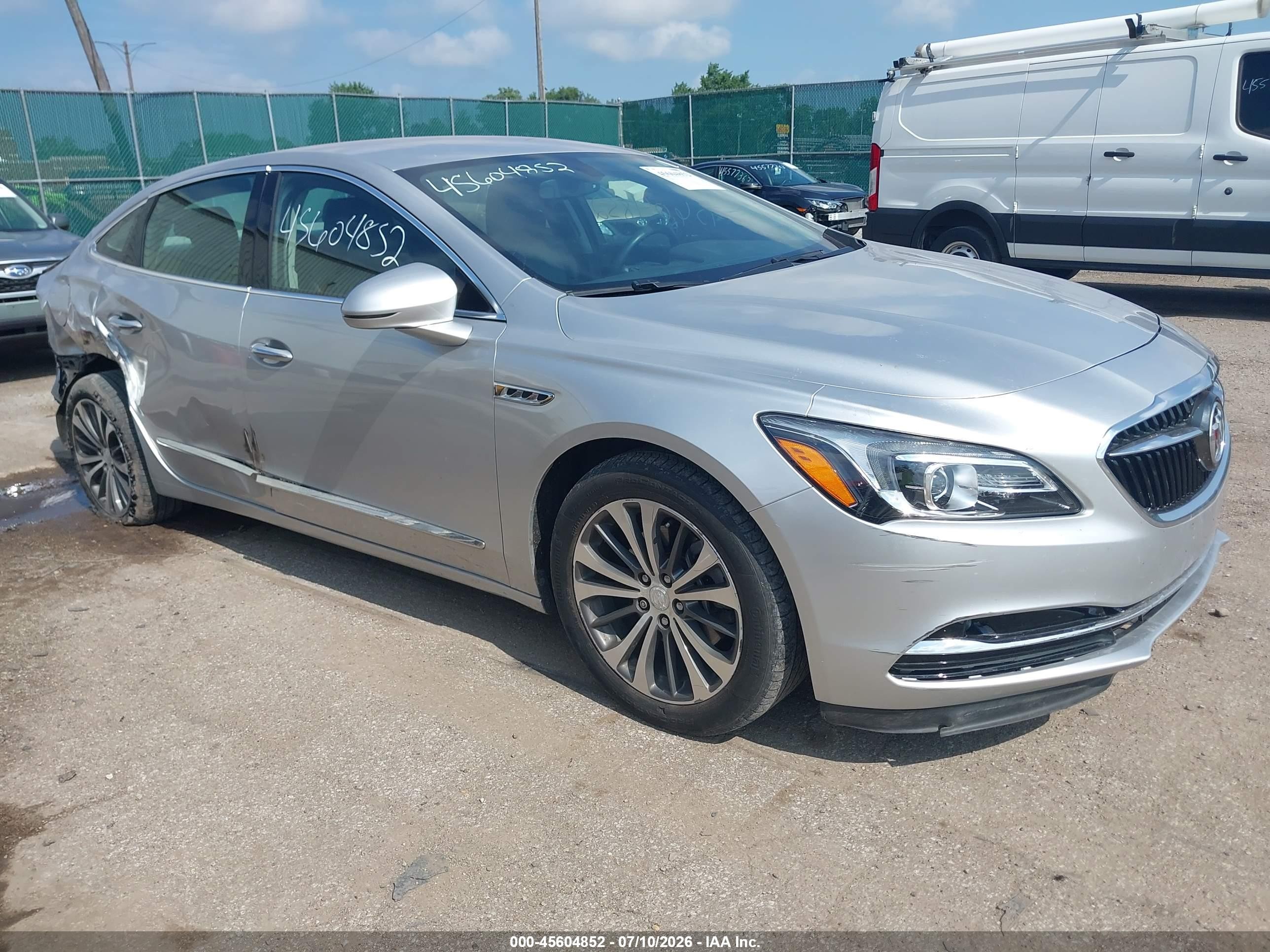 2017 Buick LaCrosse Essence, VIN 1G4ZP5SS6HU196881 — Бок