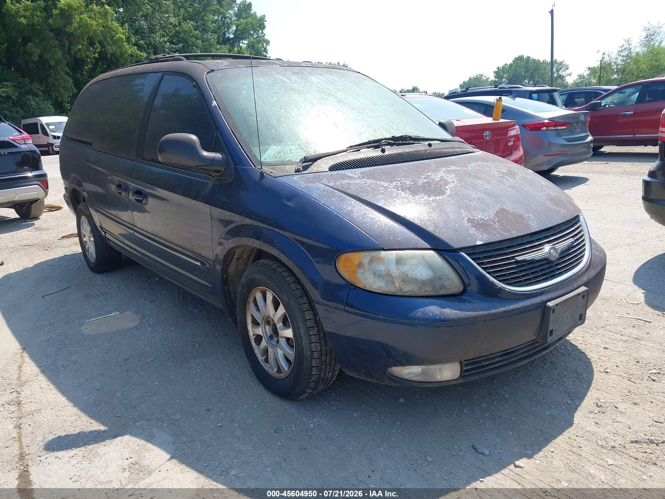 2002 Chrysler Town & Country LXi, VIN 2C4GP54L72R791485 — Front end