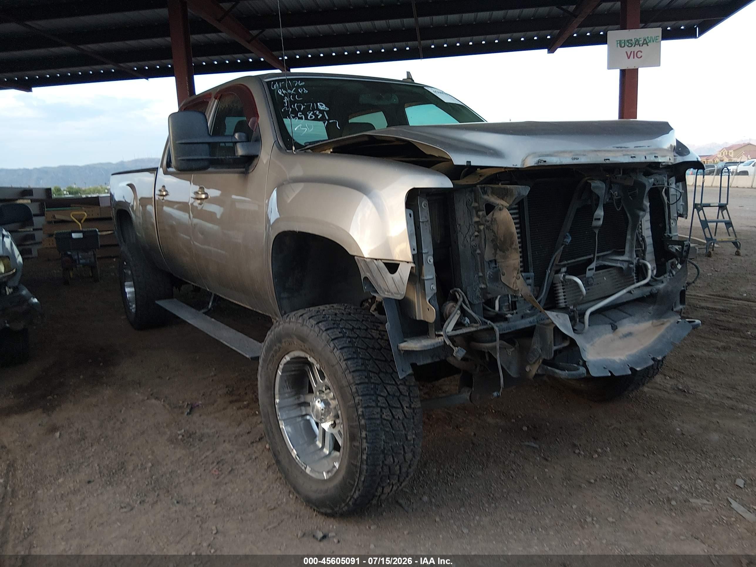 2008 GMC Sierra 2500HD SLT, VIN 1GTHK23628F155831 — Перед
