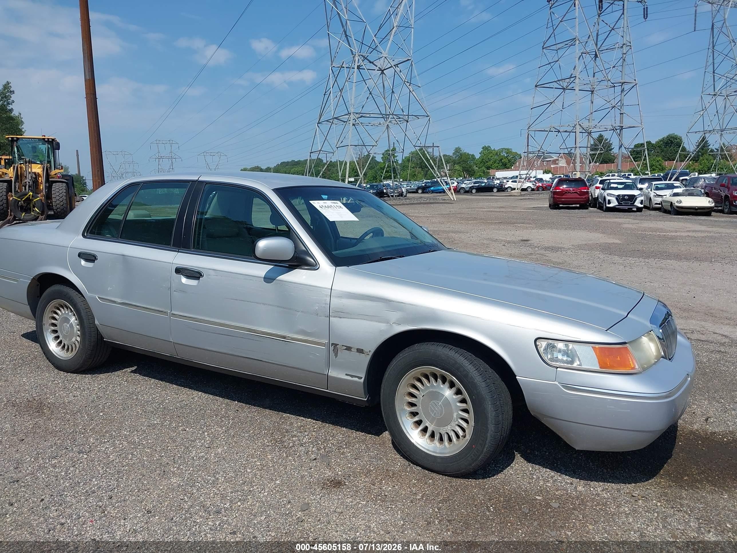 2001 Mercury Grand Marquis LS, VIN 2MEFM75W81X604272 — Side