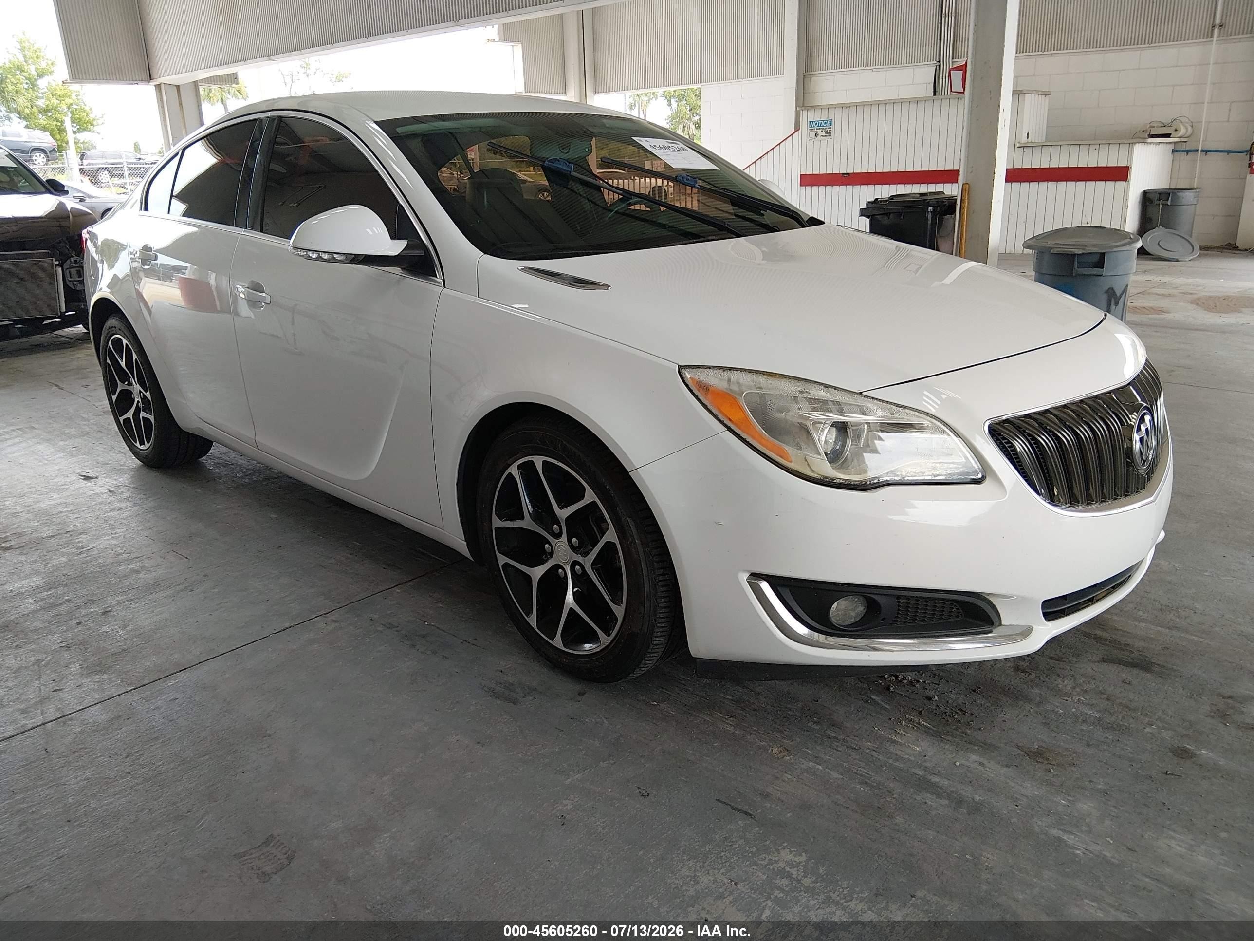 2017 Buick Regal Sport Touring, VIN 2G4GL5EX9H9108705 — Normal wear