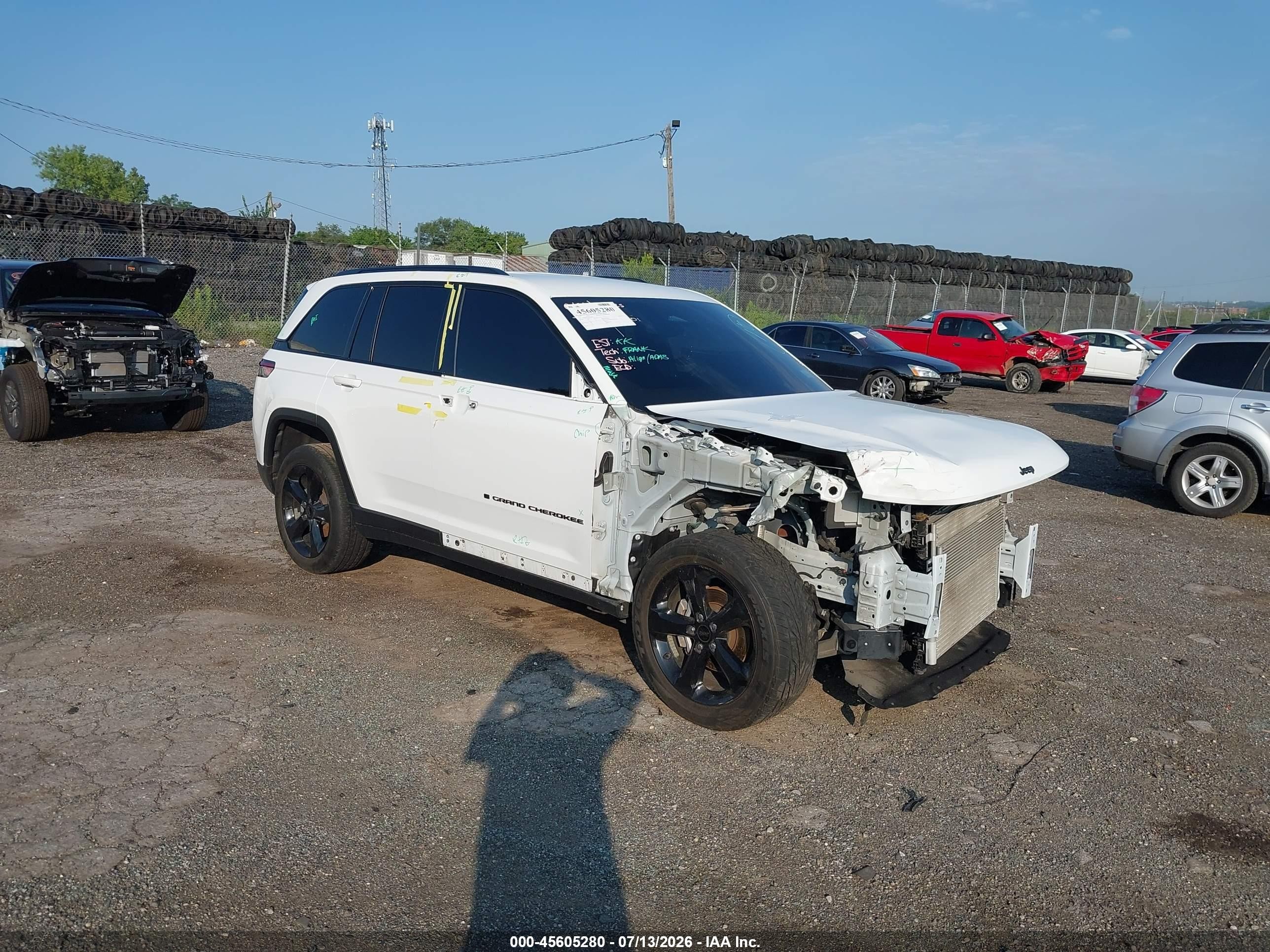 2022 Jeep Grand Cherokee Altitude, VIN 1C4RJGAG6N8574538 — Front end