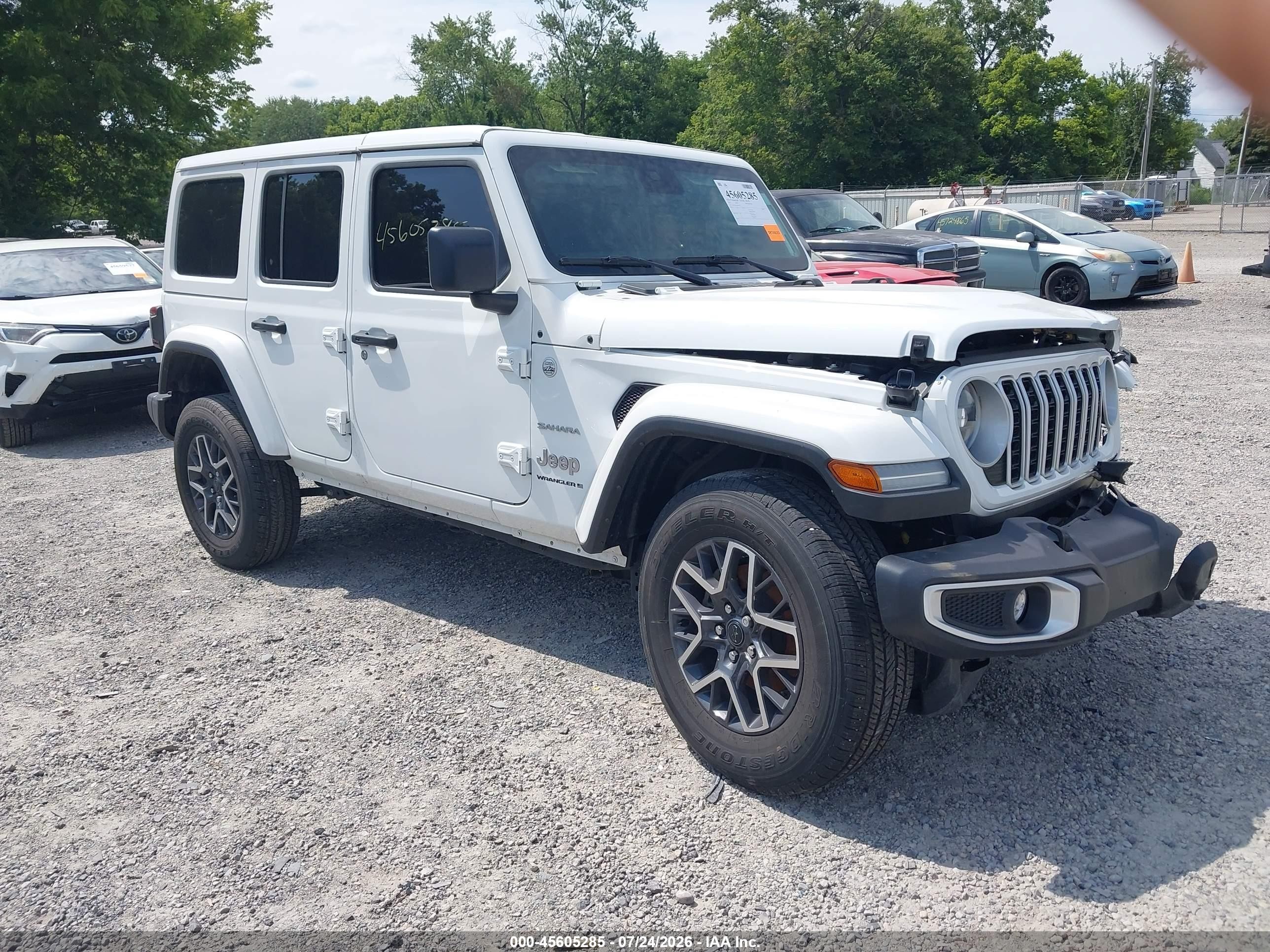 2024 Jeep Wrangler Sahara, VIN 1C4PJXEG7RW365179 — Перед