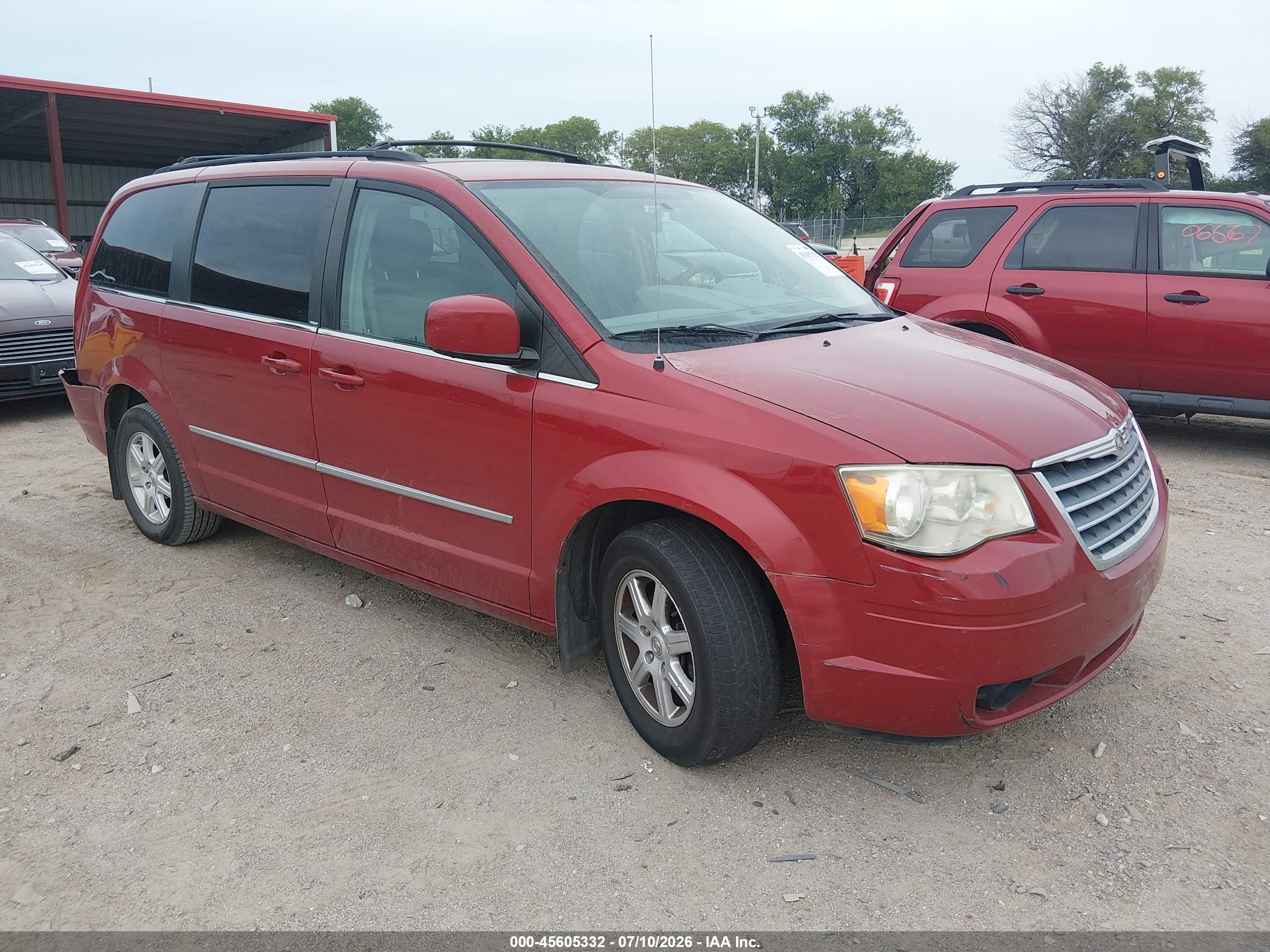 2010 Chrysler Town & Country Touring, VIN 2A4RR5D17AR141162 — Rear end