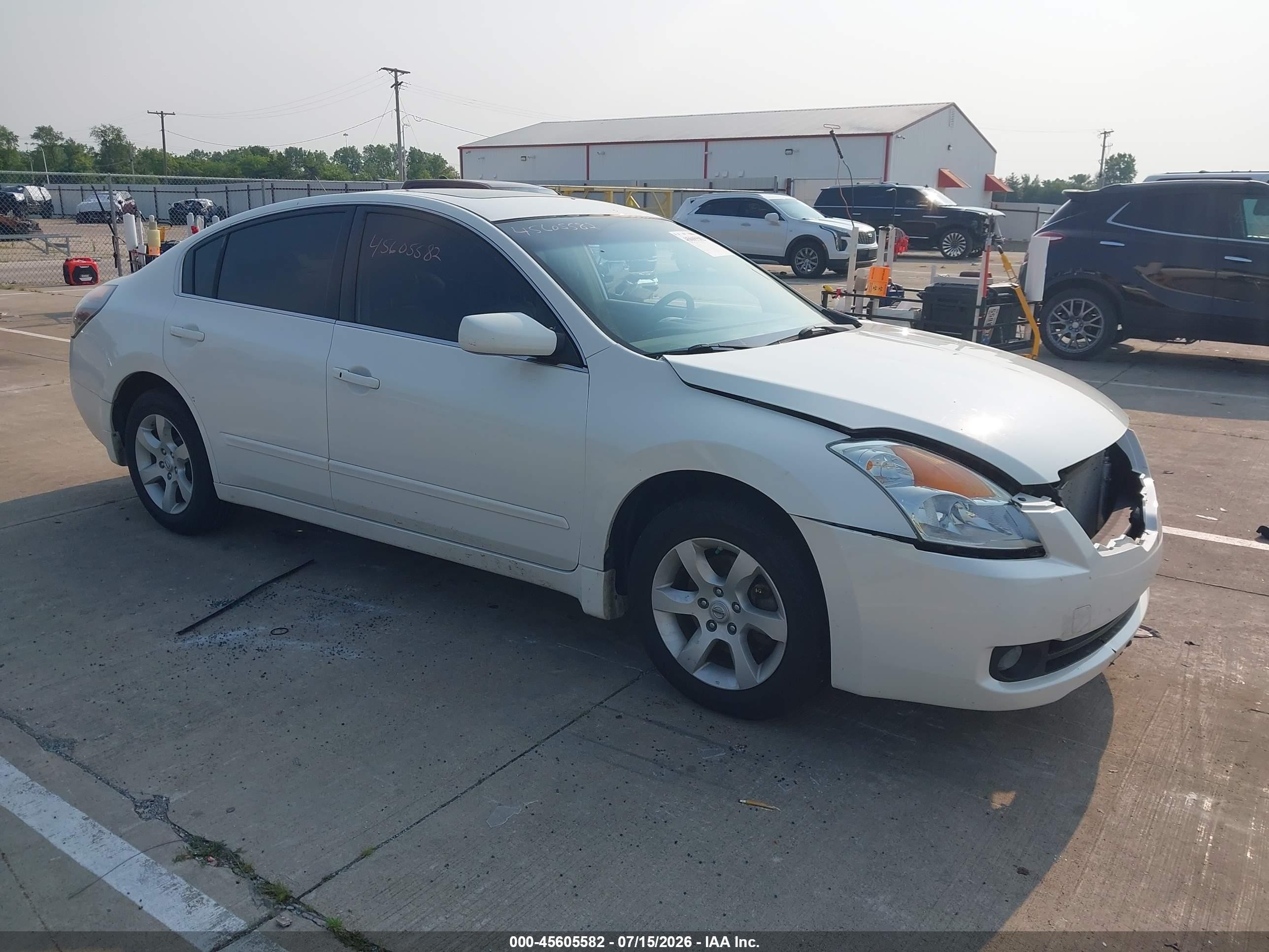 2009 Nissan Altima S, VIN 1N4AL21E79N443110 — Front end