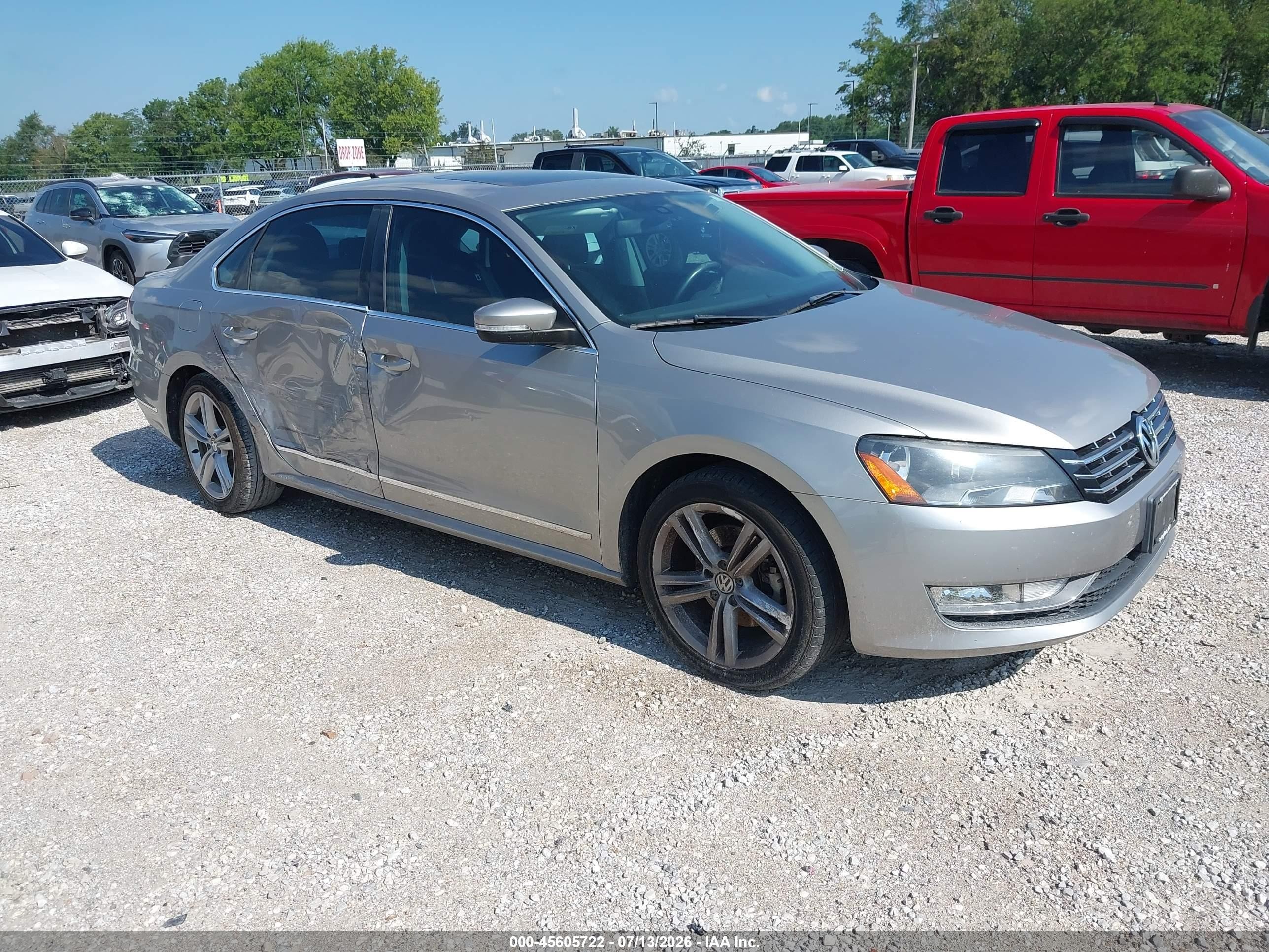 2014 Volkswagen Passat SEL Premium, VIN 1VWCS7A31EC061546 — Side