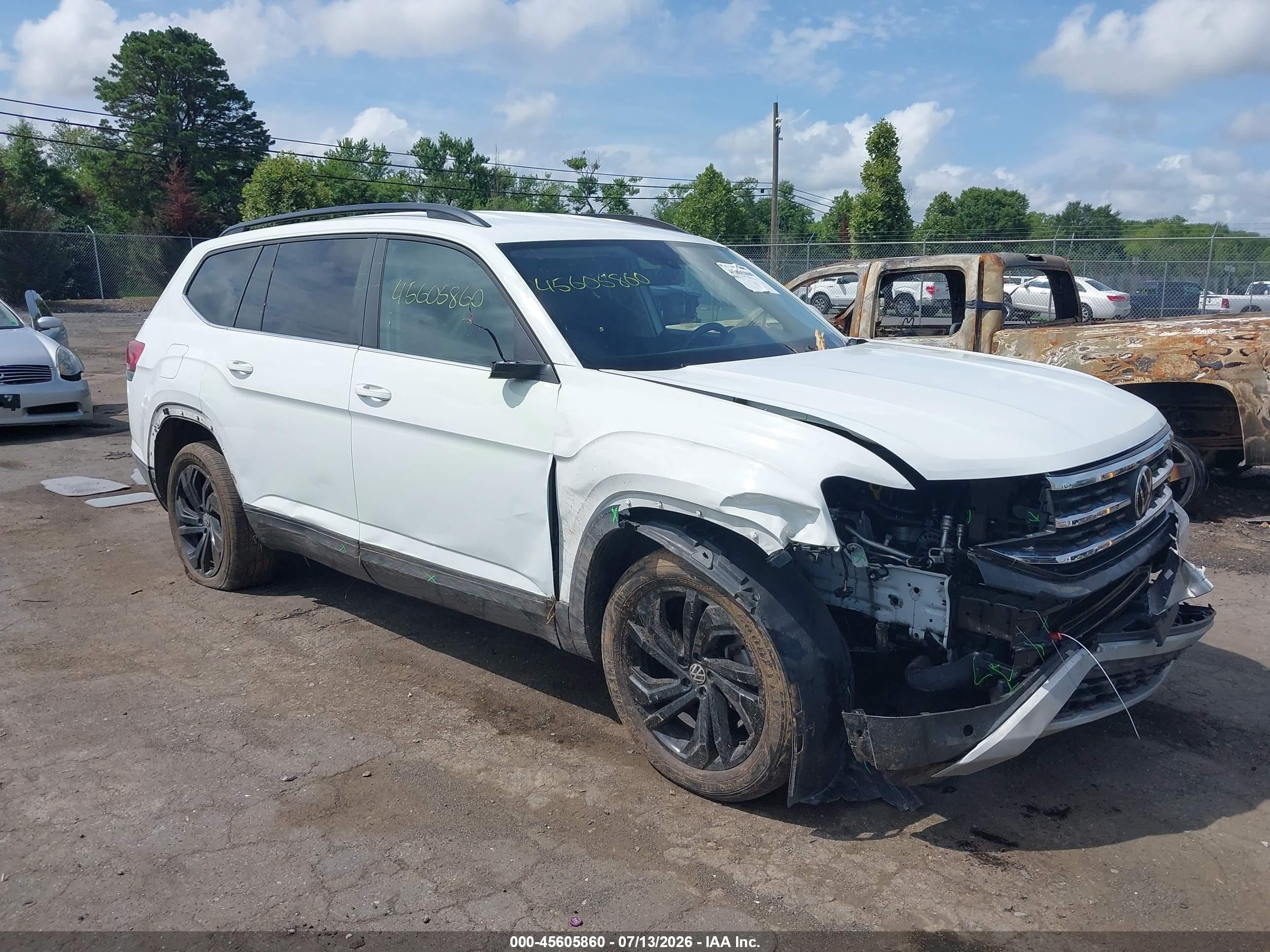 2022 Volkswagen Atlas SE, VIN 1V2HP2CA4NC560624 — Front end