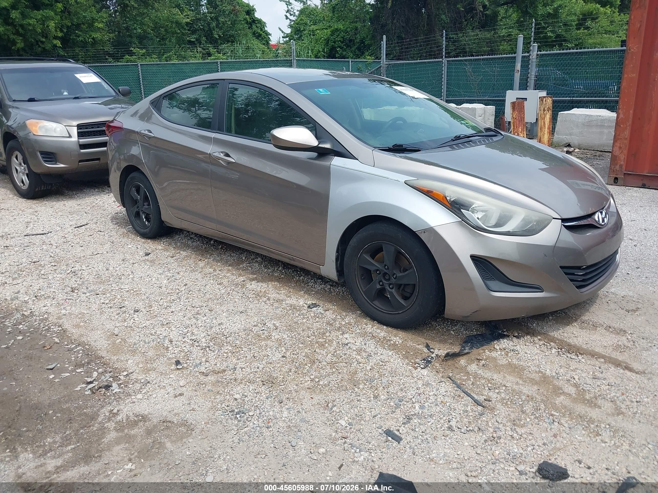 2014 Hyundai Elantra SE, VIN 5NPDH4AE0EH529146 — Front end