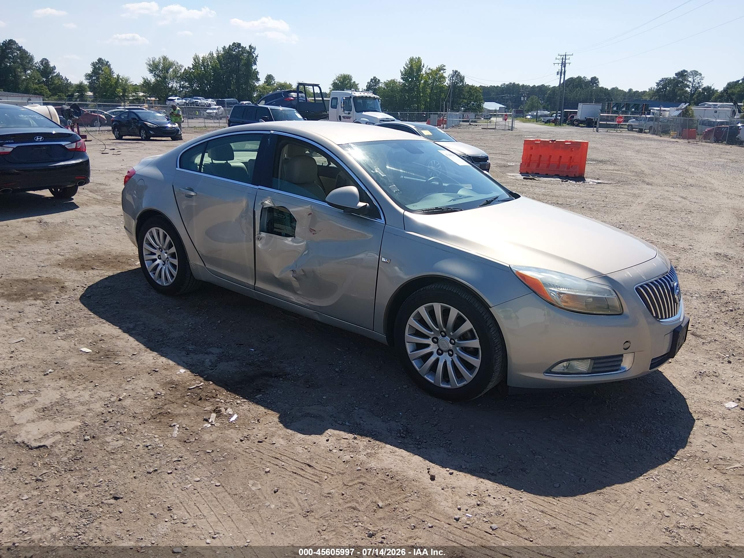 2011 Buick Regal CXL RL1, VIN W04GN5EC2B1111995 — Side