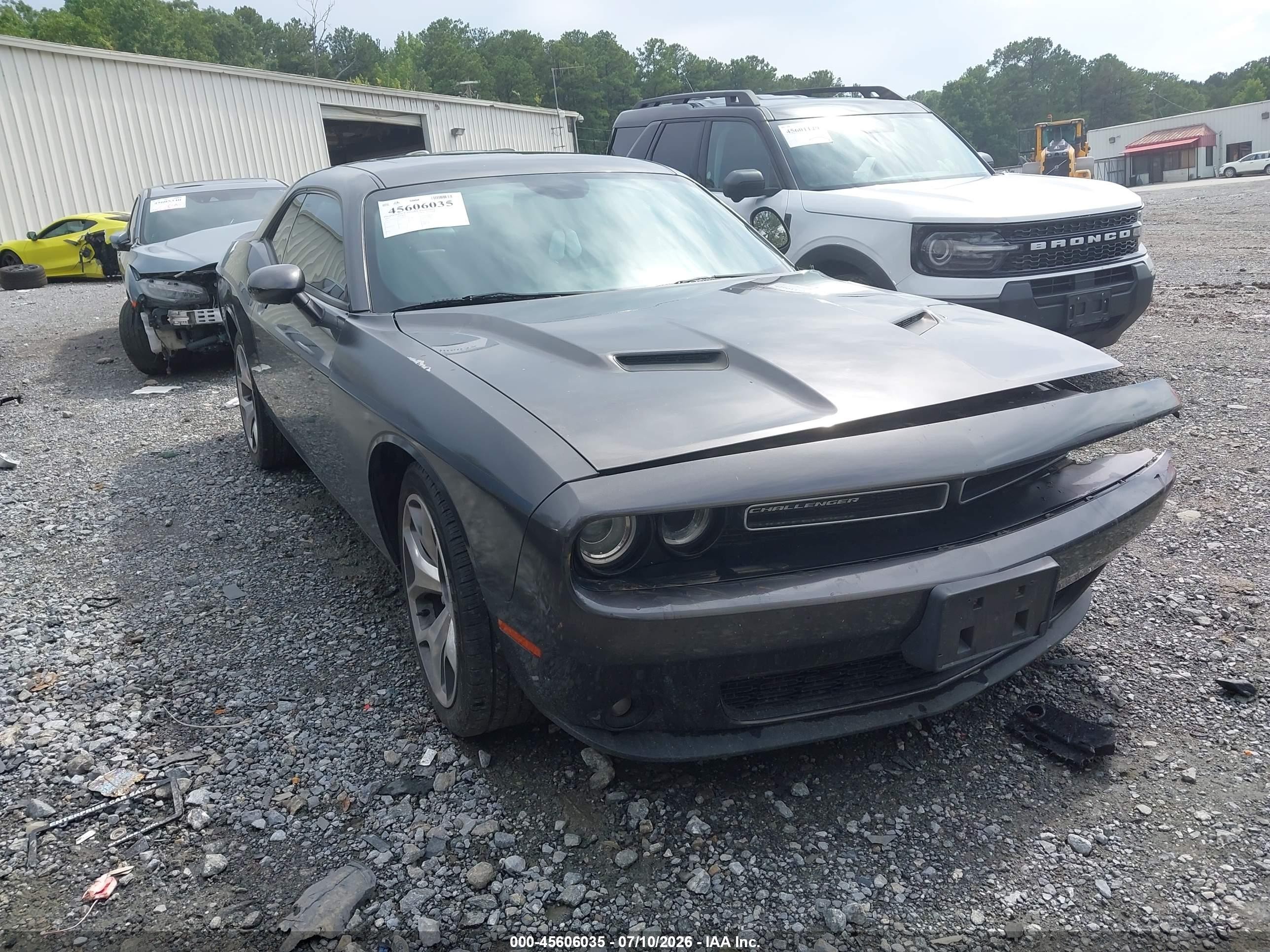 2015 Dodge Challenger SXT Plus, VIN 2C3CDZBG7FH833660 — Перед
