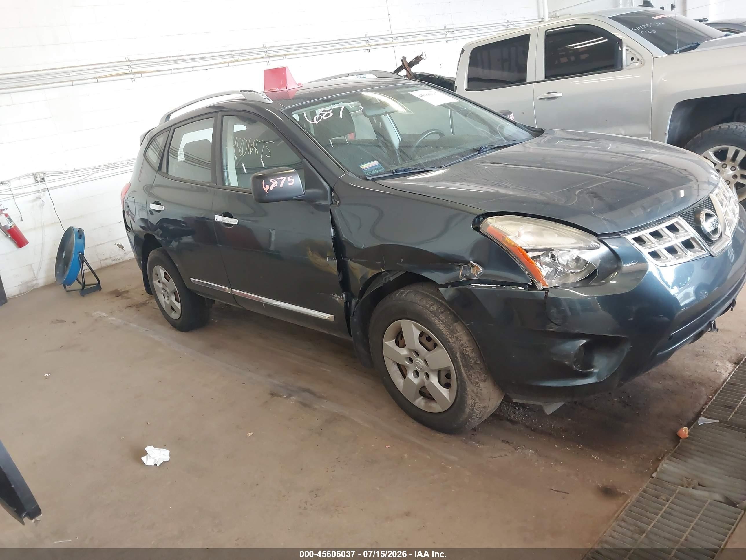 2014 Nissan Rogue S, VIN JN8AS5MV3EW203670 — Front end