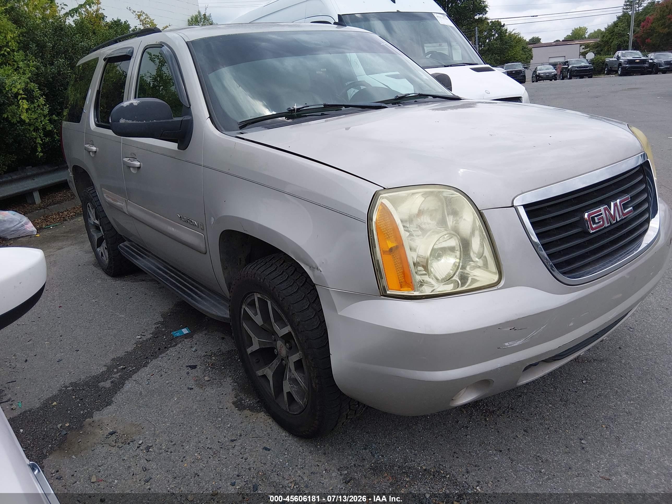 2007 GMC Yukon SLT, VIN 1GKFK13007R168737 — Normal wear