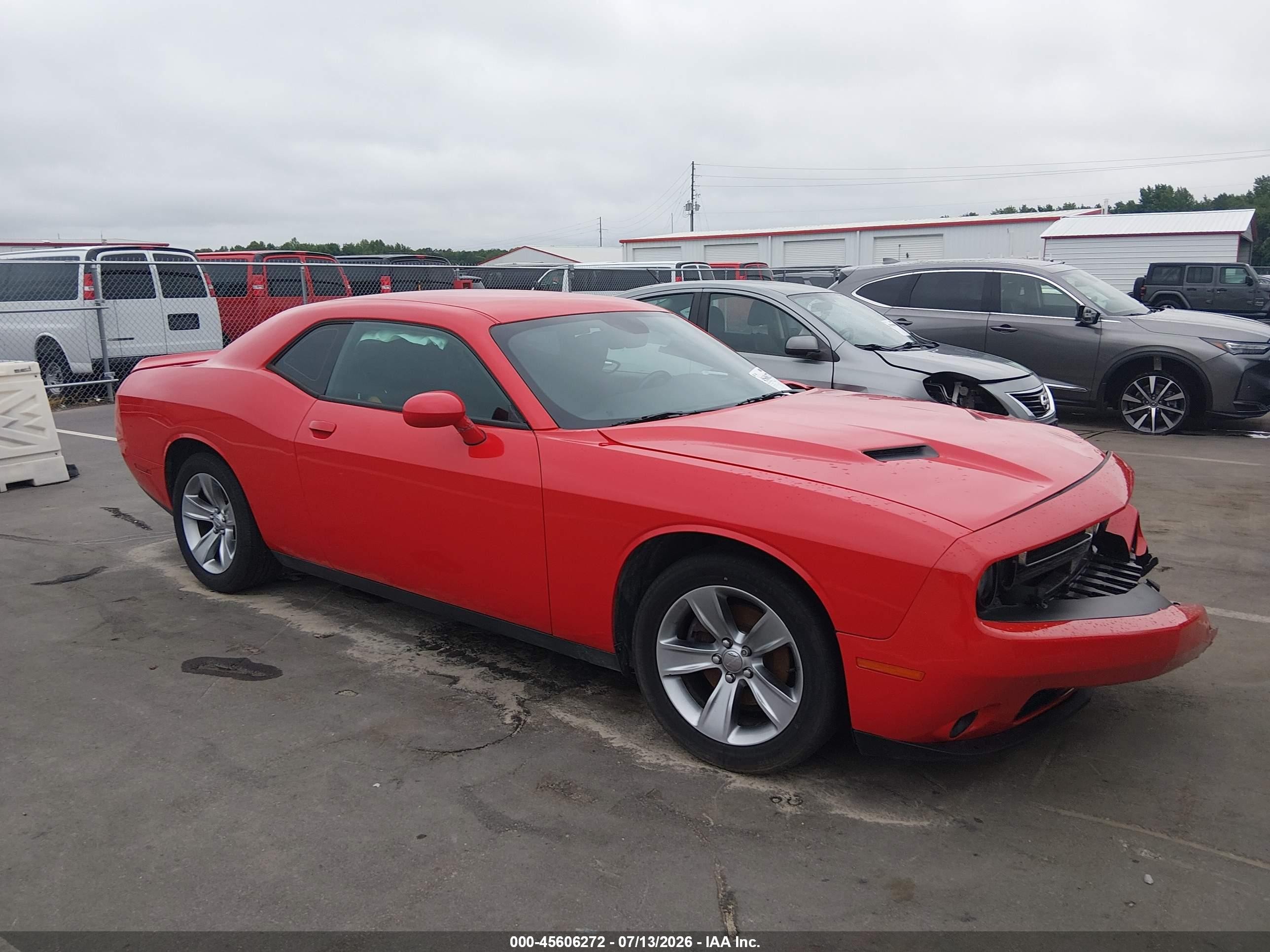 2020 Dodge Challenger SXT, VIN 2C3CDZAGXLH104081 — Front end