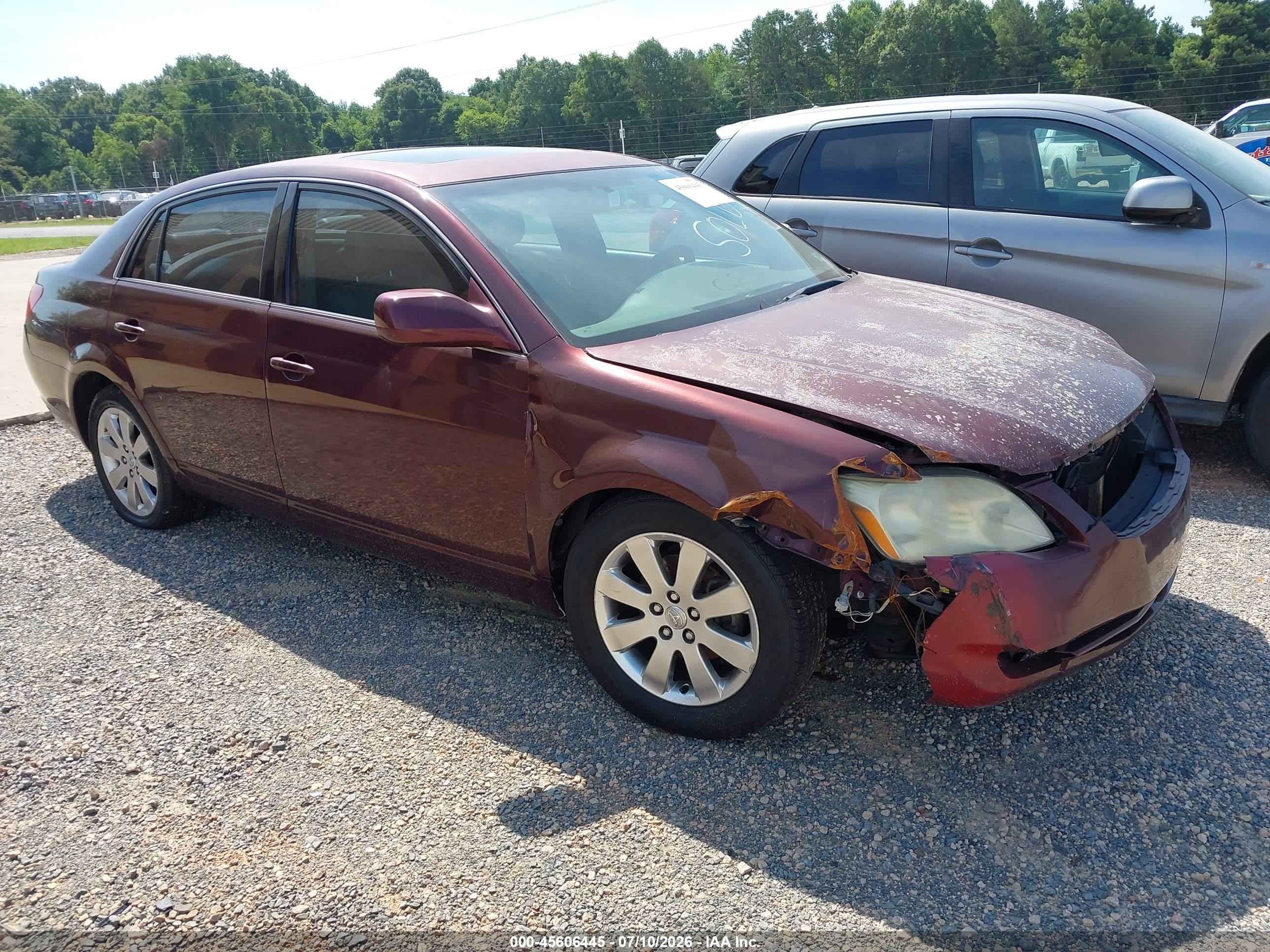 2005 Toyota Avalon Limited, VIN 4T1BK36BX5U022225 — Front end