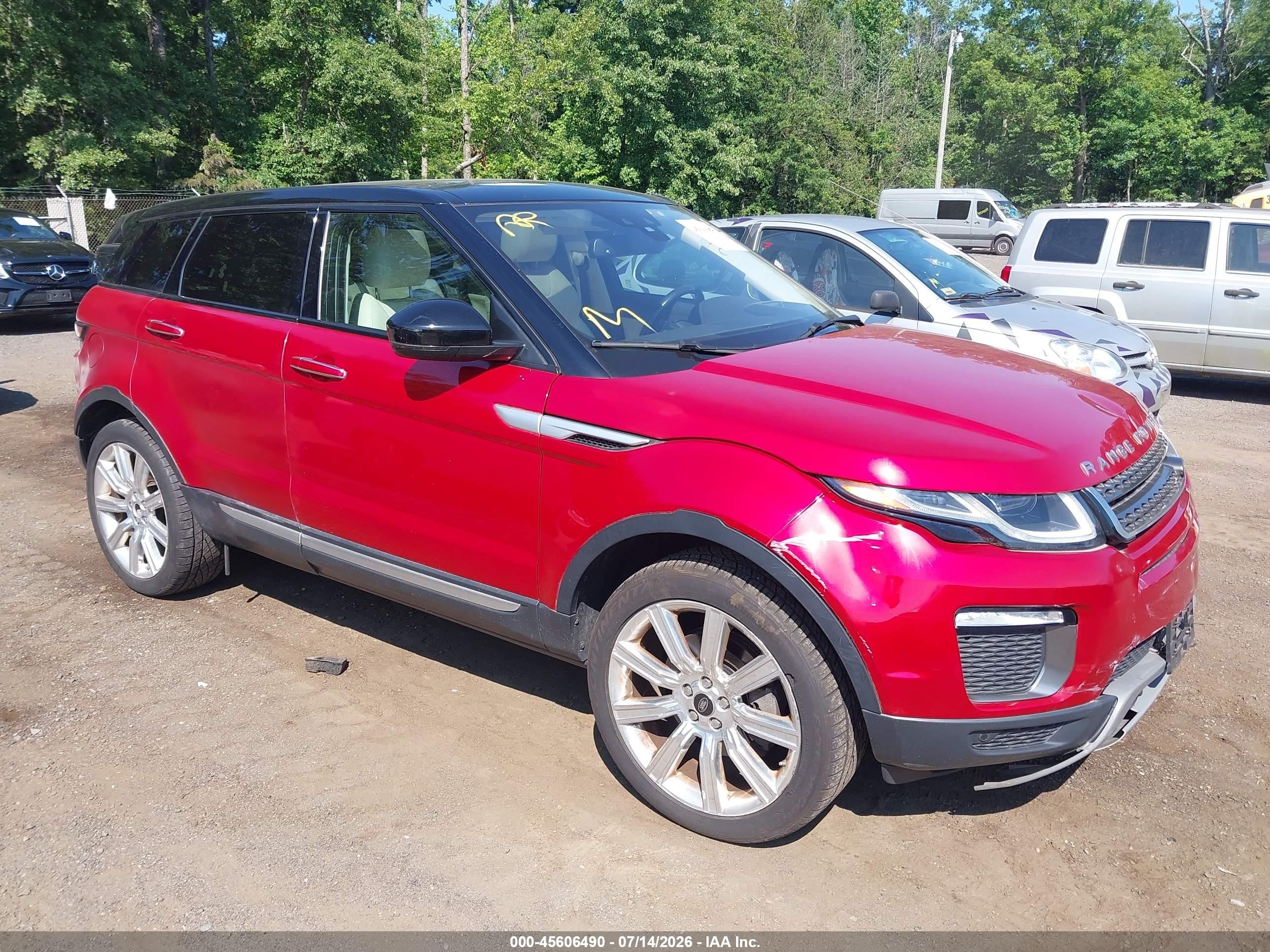 2016 Land Rover Range Rover Evoque HSE, VIN SALVR2BG2GH081198 — Перед
