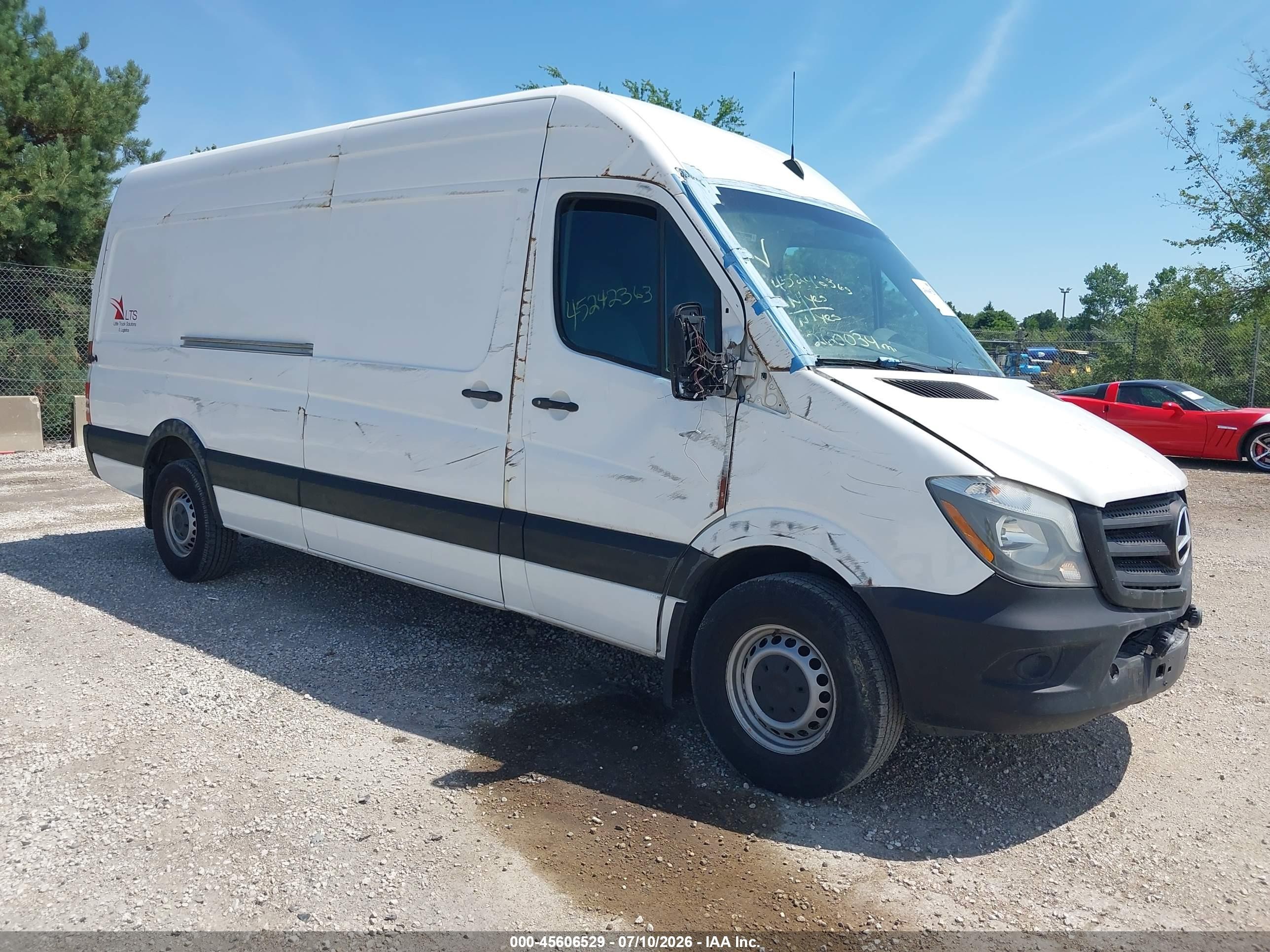 2015 Mercedes-Benz Sprinter Cargo EXT, VIN WD3PE8DC9F5954643 — Side