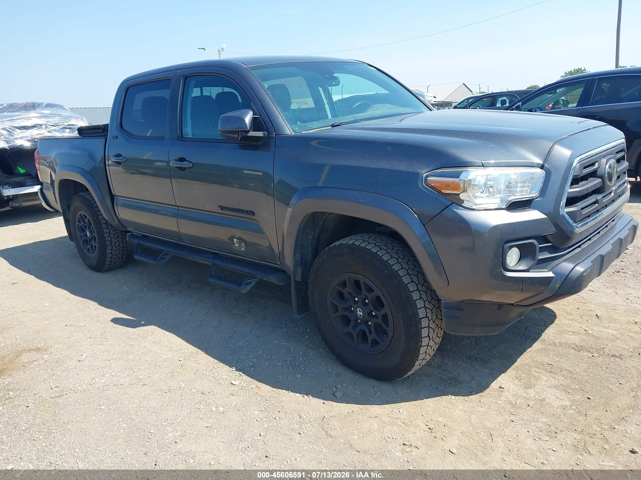 2019 Toyota Tacoma TRD Off Road, VIN 3TMCZ5AN4KM265630 — Rear end