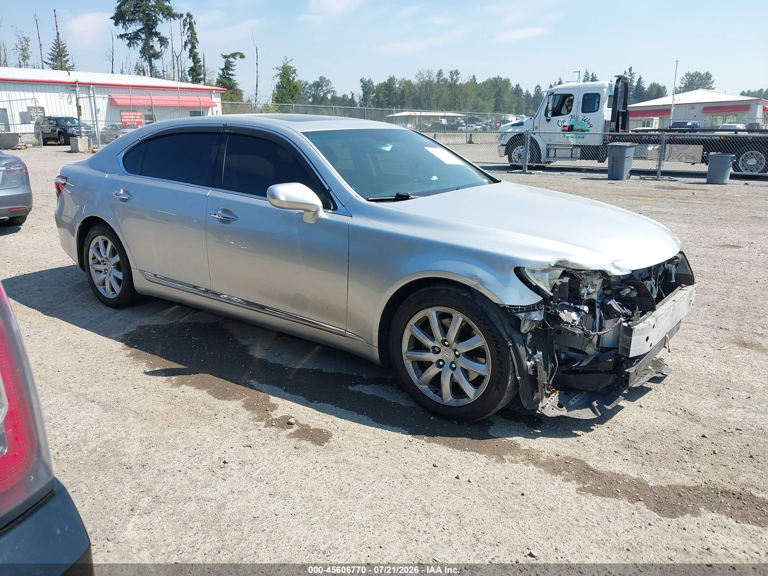 2007 Lexus LS 460 L, VIN JTHGL46F575001908 — Front end