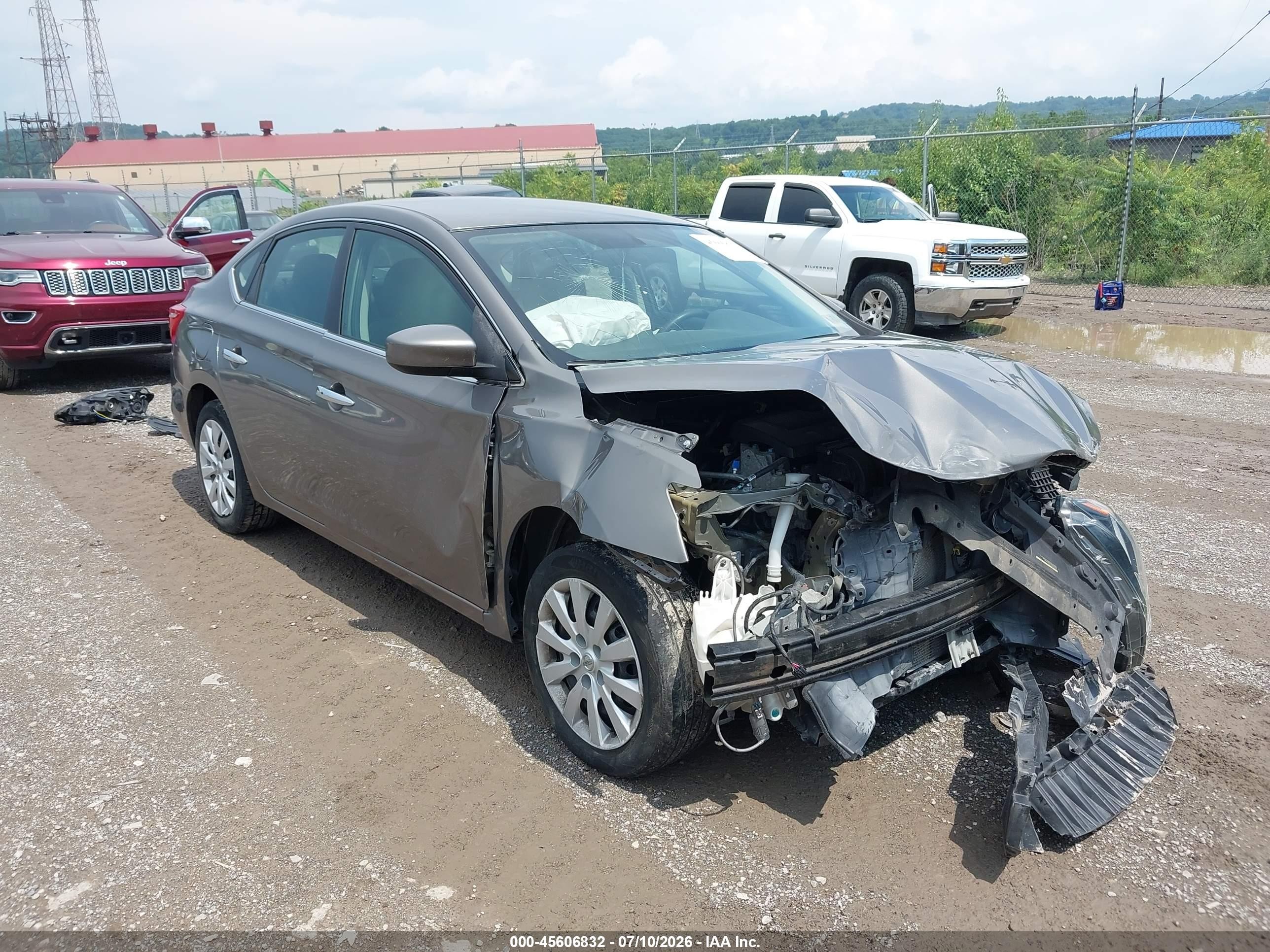 2016 Nissan Sentra SV, VIN 3N1AB7AP2GL679739 — Front end