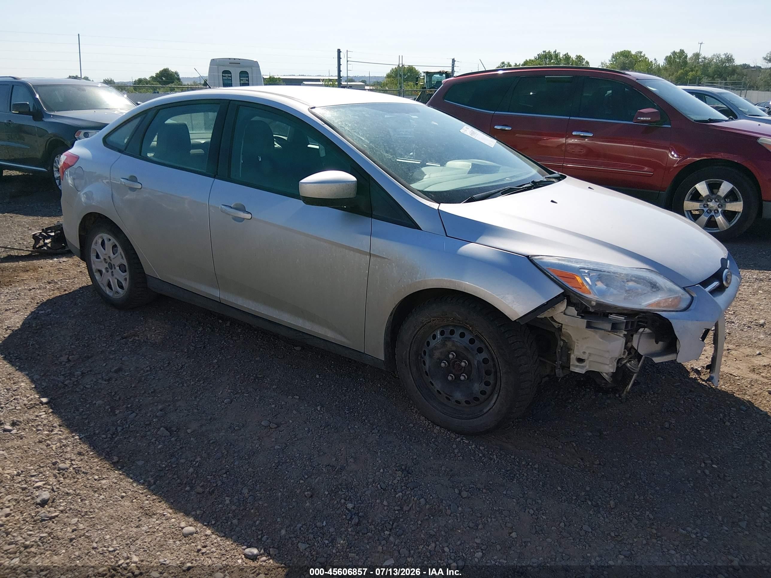 2012 Ford Focus SE, VIN 1FAHP3F28CL440405 — Front end