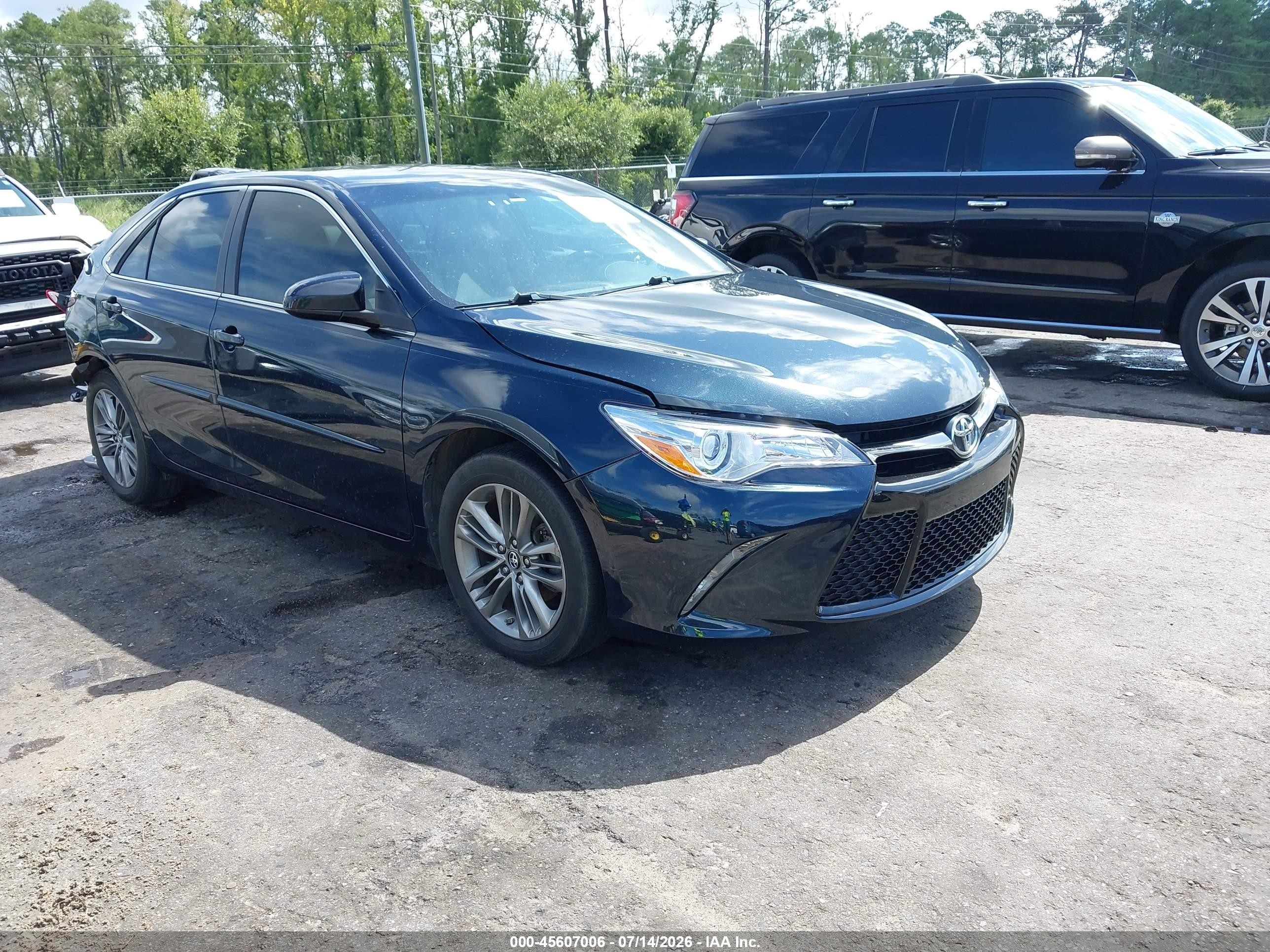 2016 Toyota Camry SE, VIN 4T1BF1FK4GU203686 — Rear end