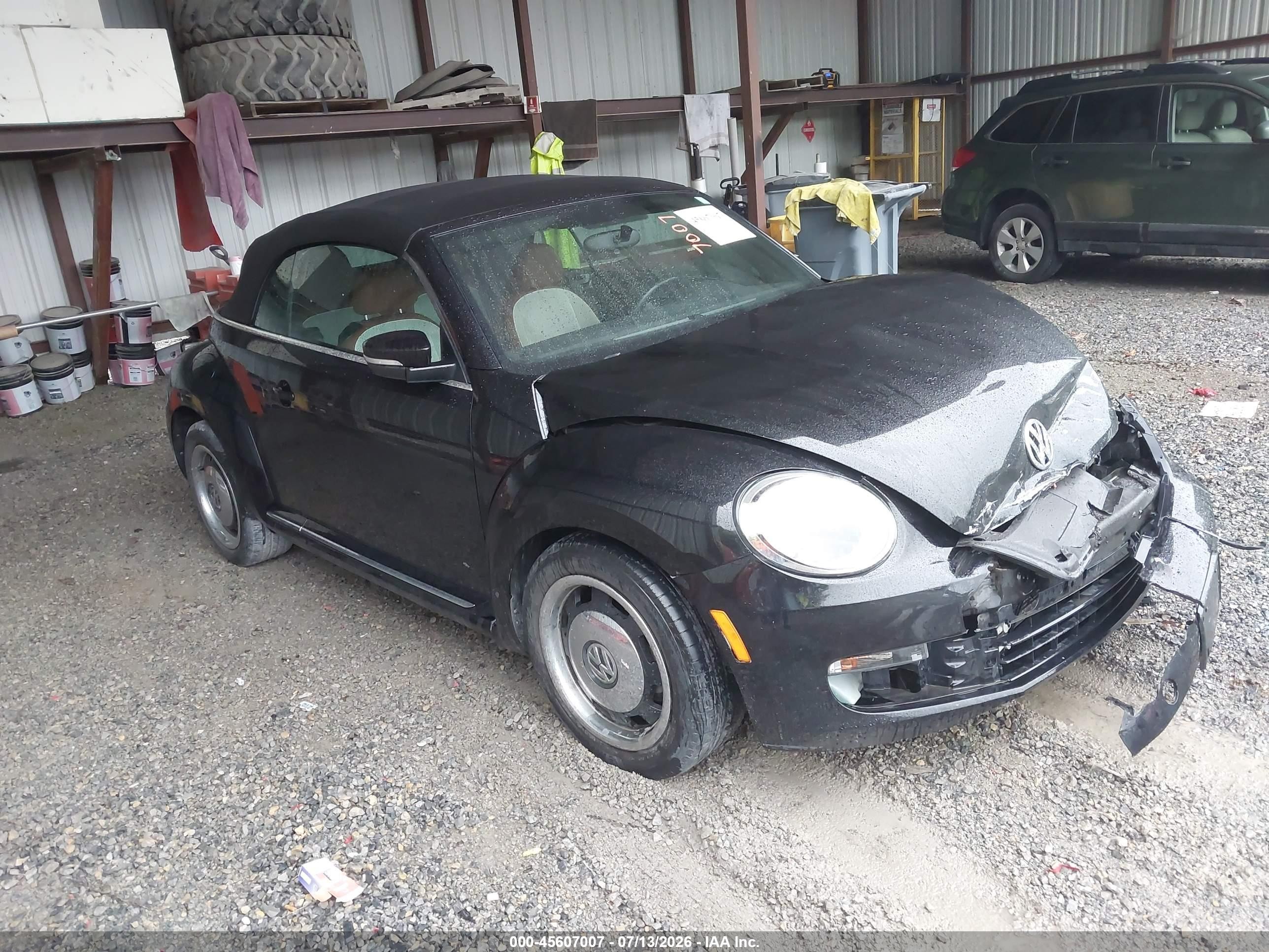 2015 Volkswagen Beetle 1.8T, VIN 3VW517AT5FM808416 — Перед