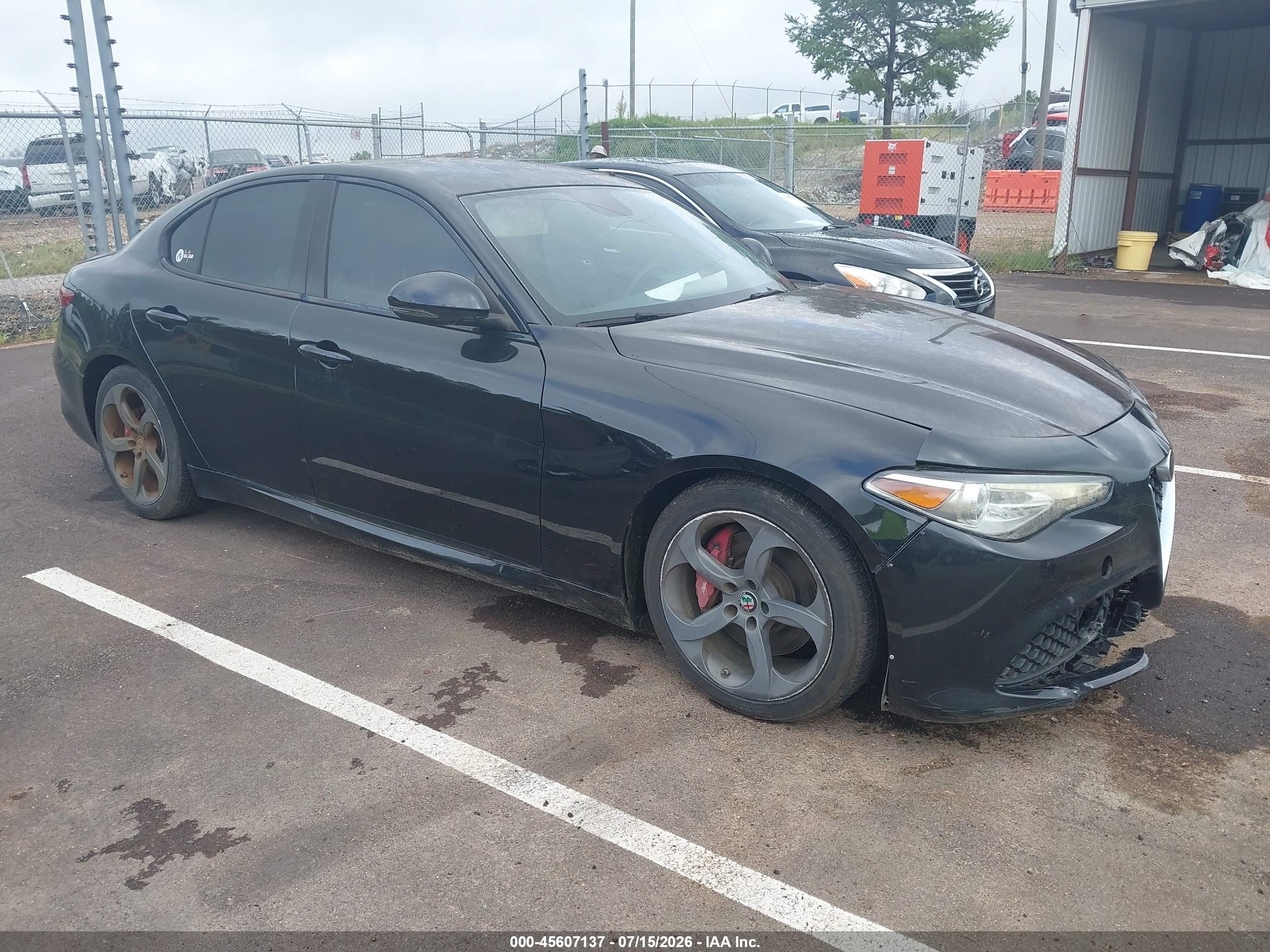 2017 Alfa Romeo Giulia, VIN ZARFAEBN7H7532433 — Front end