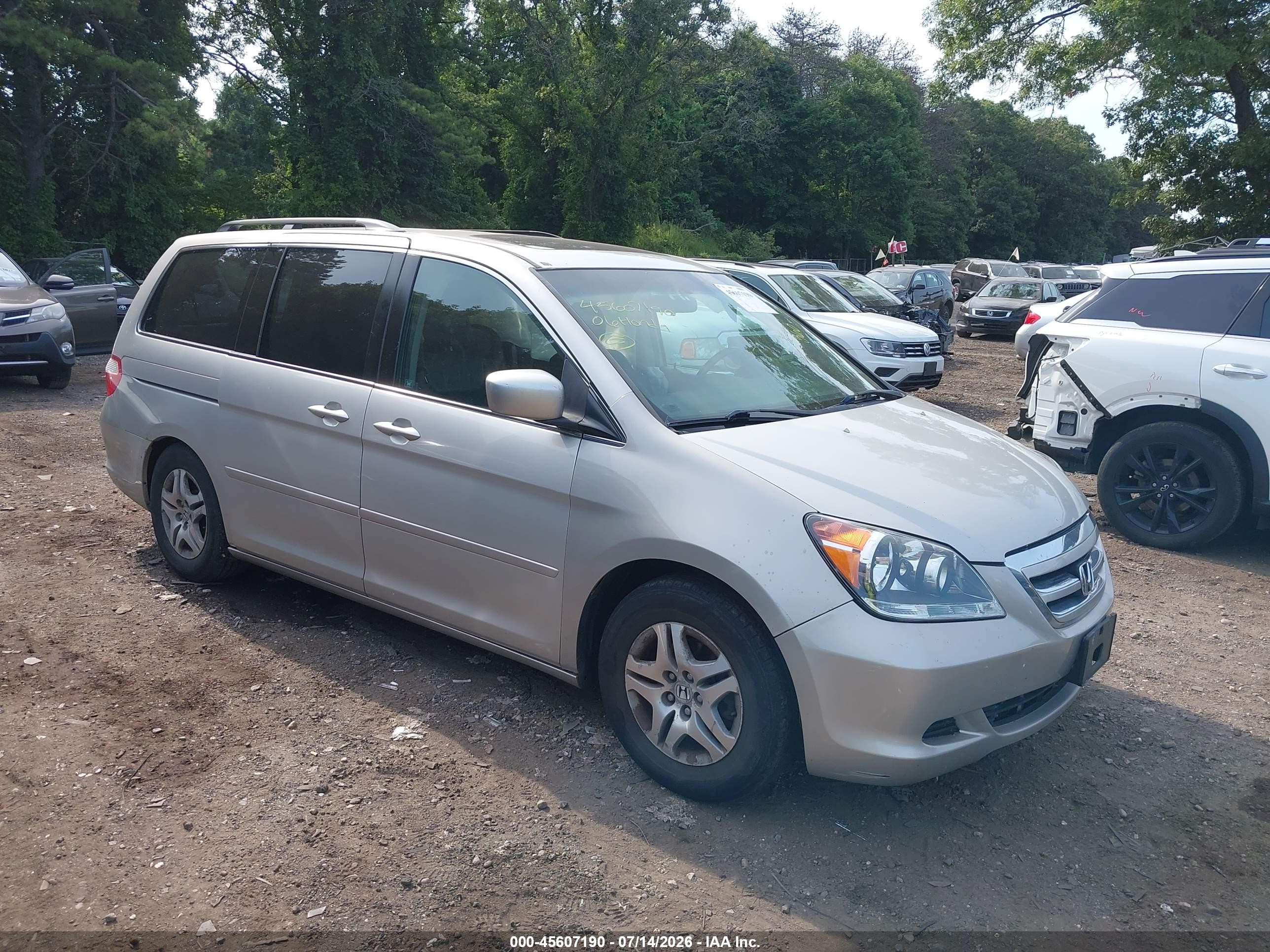 2006 Honda Odyssey EX-L, VIN 5FNRL38706B044091 — Side