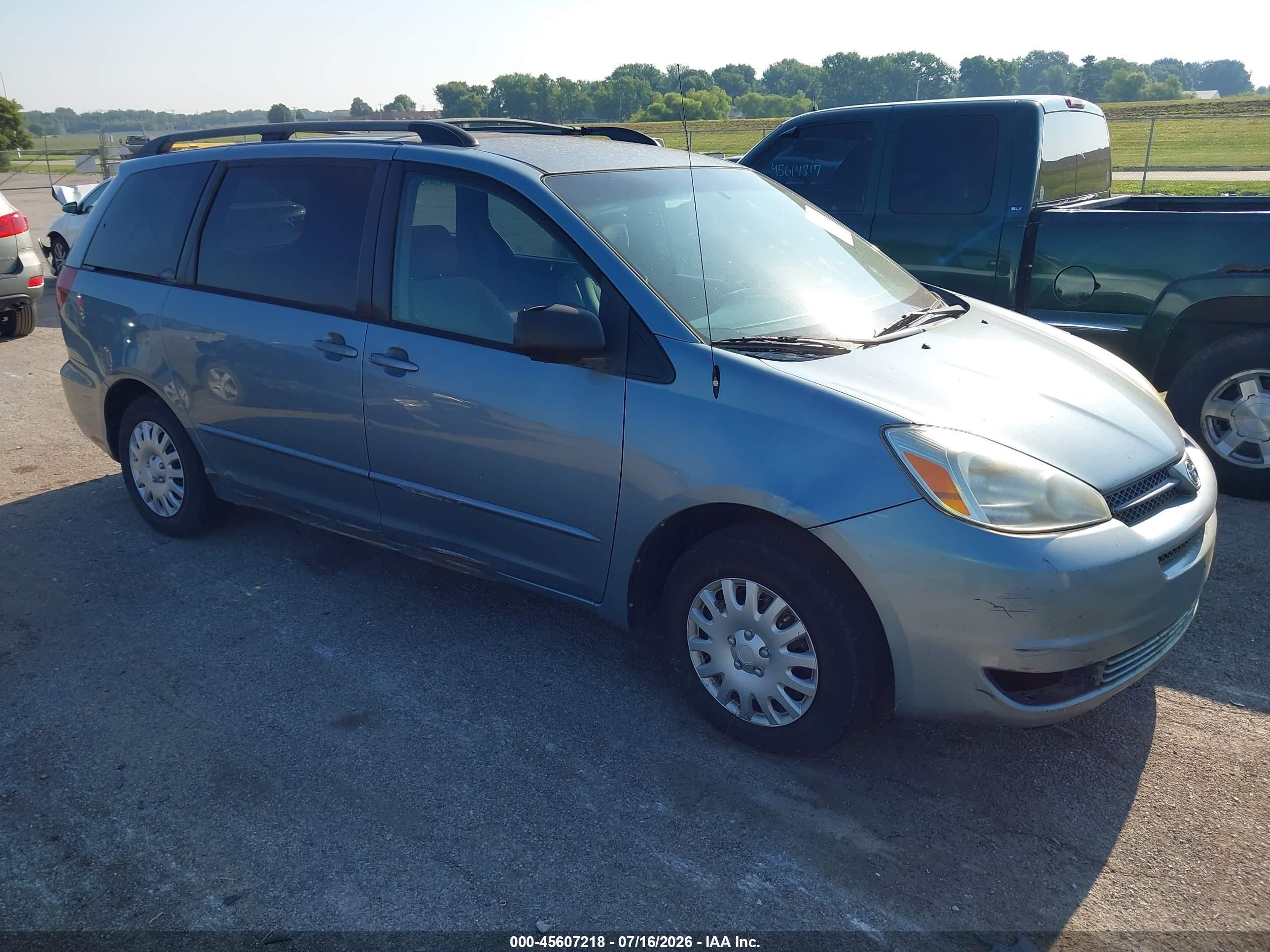 2004 Toyota Sienna LE, VIN 5TDZA23C44S209220 — Normal wear