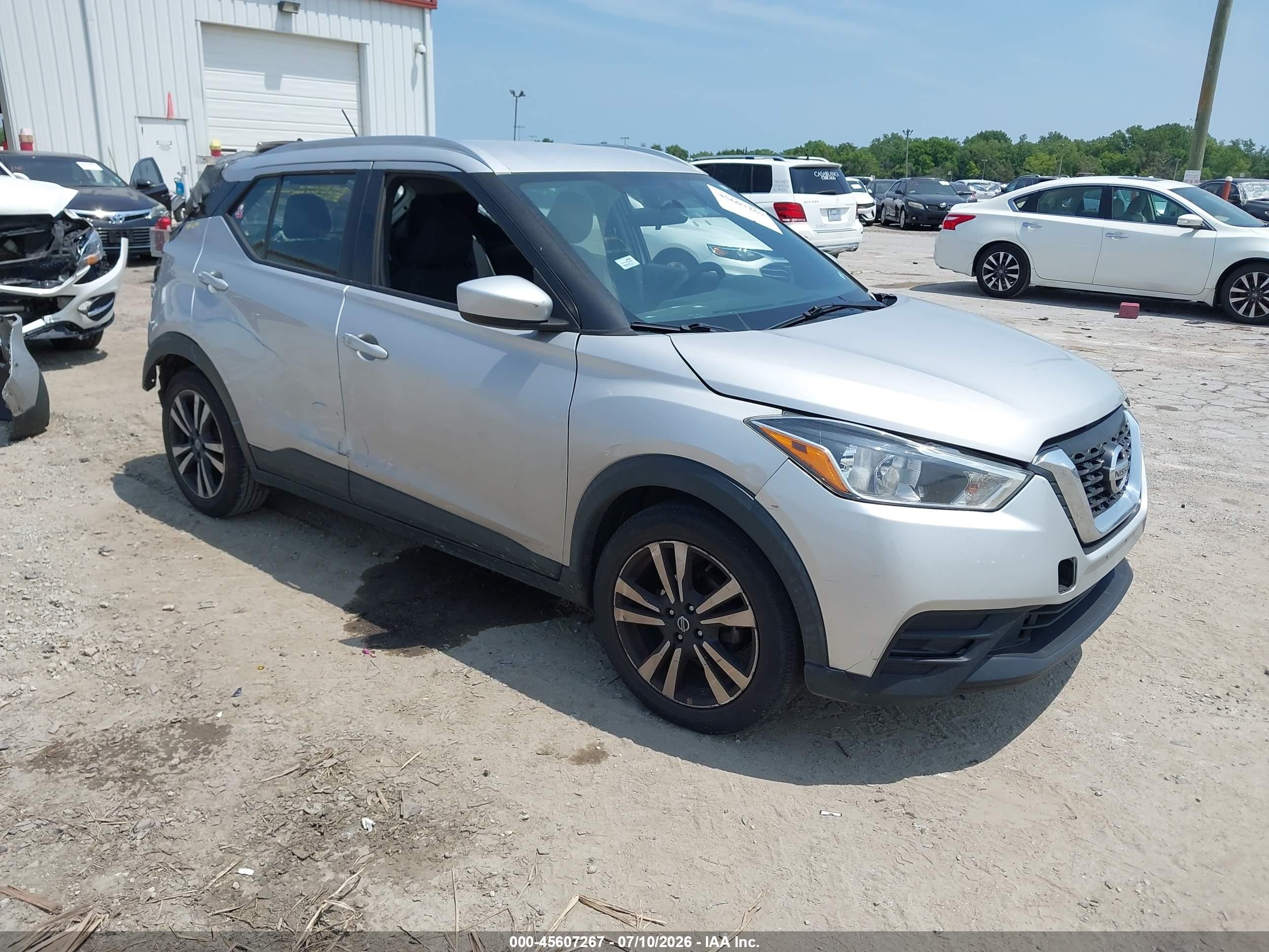 2019 Nissan Kicks SV, VIN 3N1CP5CU0KL524830 — Зад
