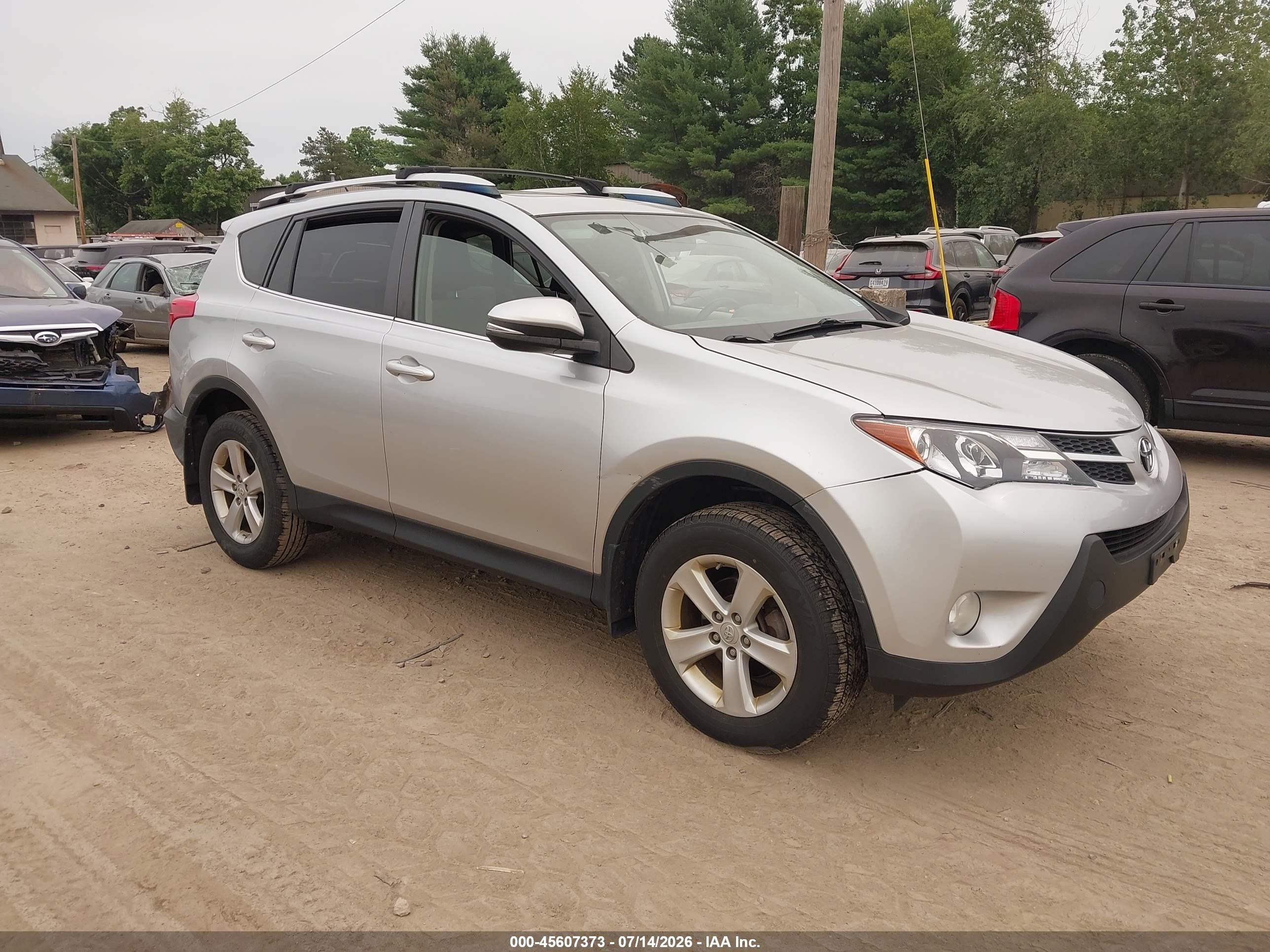2013 Toyota RAV4 XLE, VIN JTMRFREV3DD040571 — Rear end