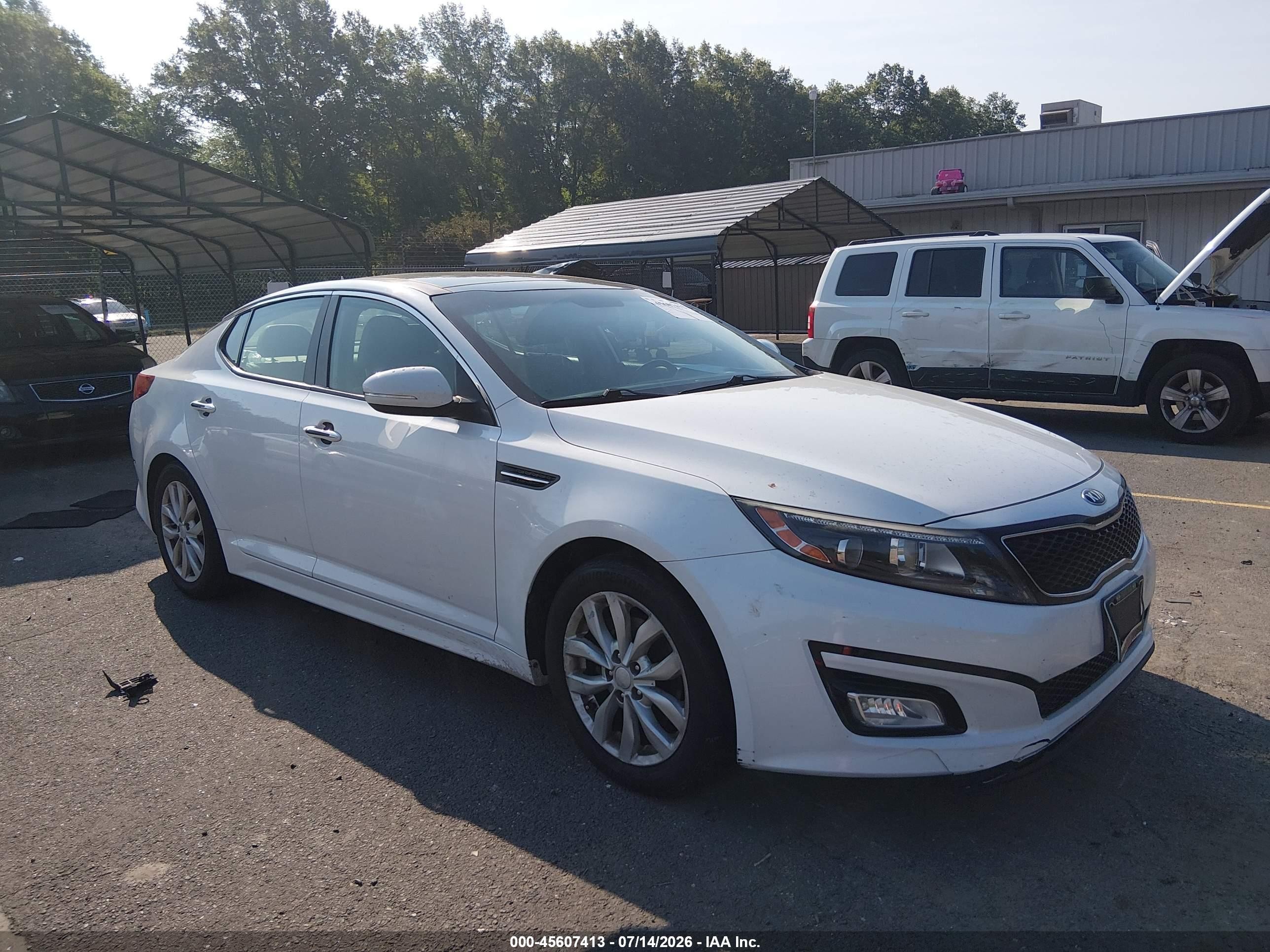 2015 Kia Optima EX, VIN 5XXGN4A77FG496473 — Rear end