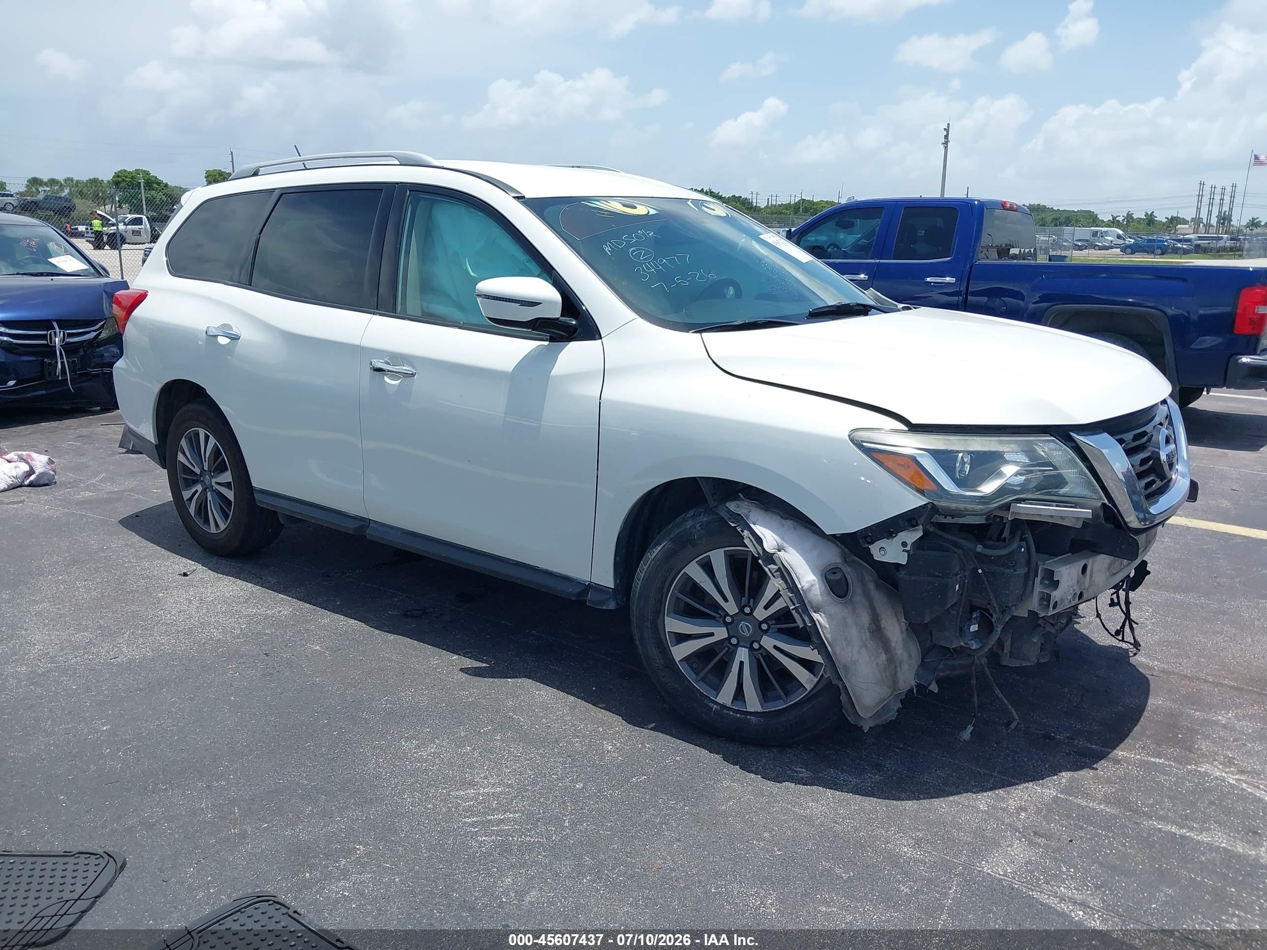2018 Nissan Pathfinder SL, VIN 5N1DR2MN3JC610091 — Front end