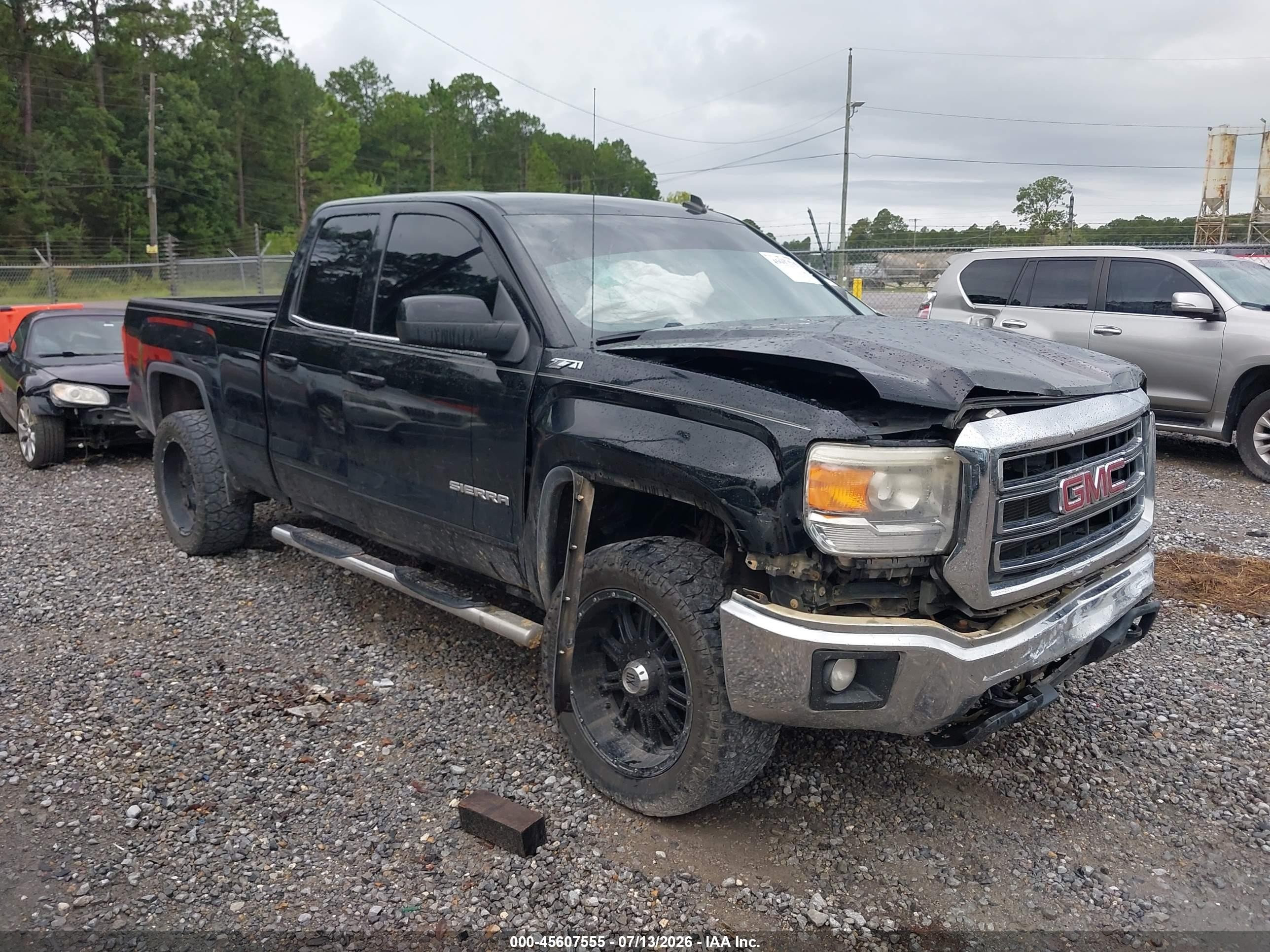 2014 GMC Sierra 1500 SLE, VIN 1GTR1UECXEZ337793 — Front end