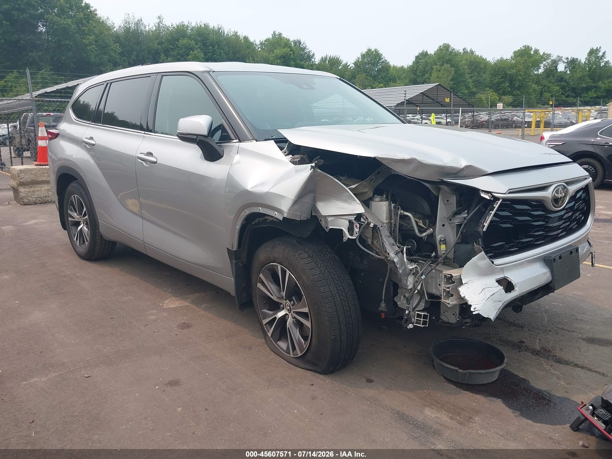2021 Toyota Highlander LE, VIN 5TDBZRBH2MS082578 — Front end