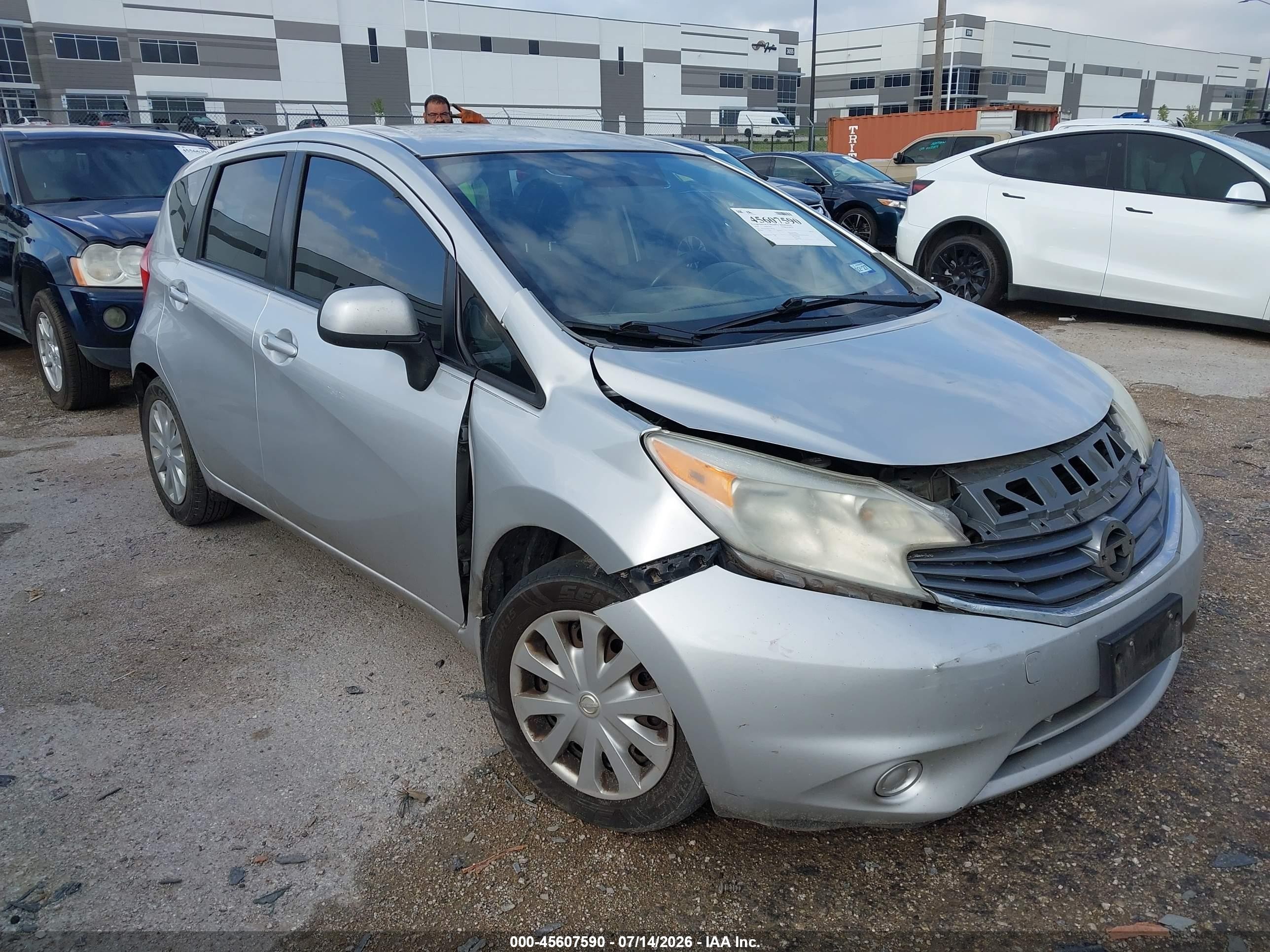 2014 Nissan Note SV, VIN 3N1CE2CPXEL387298 — Front end