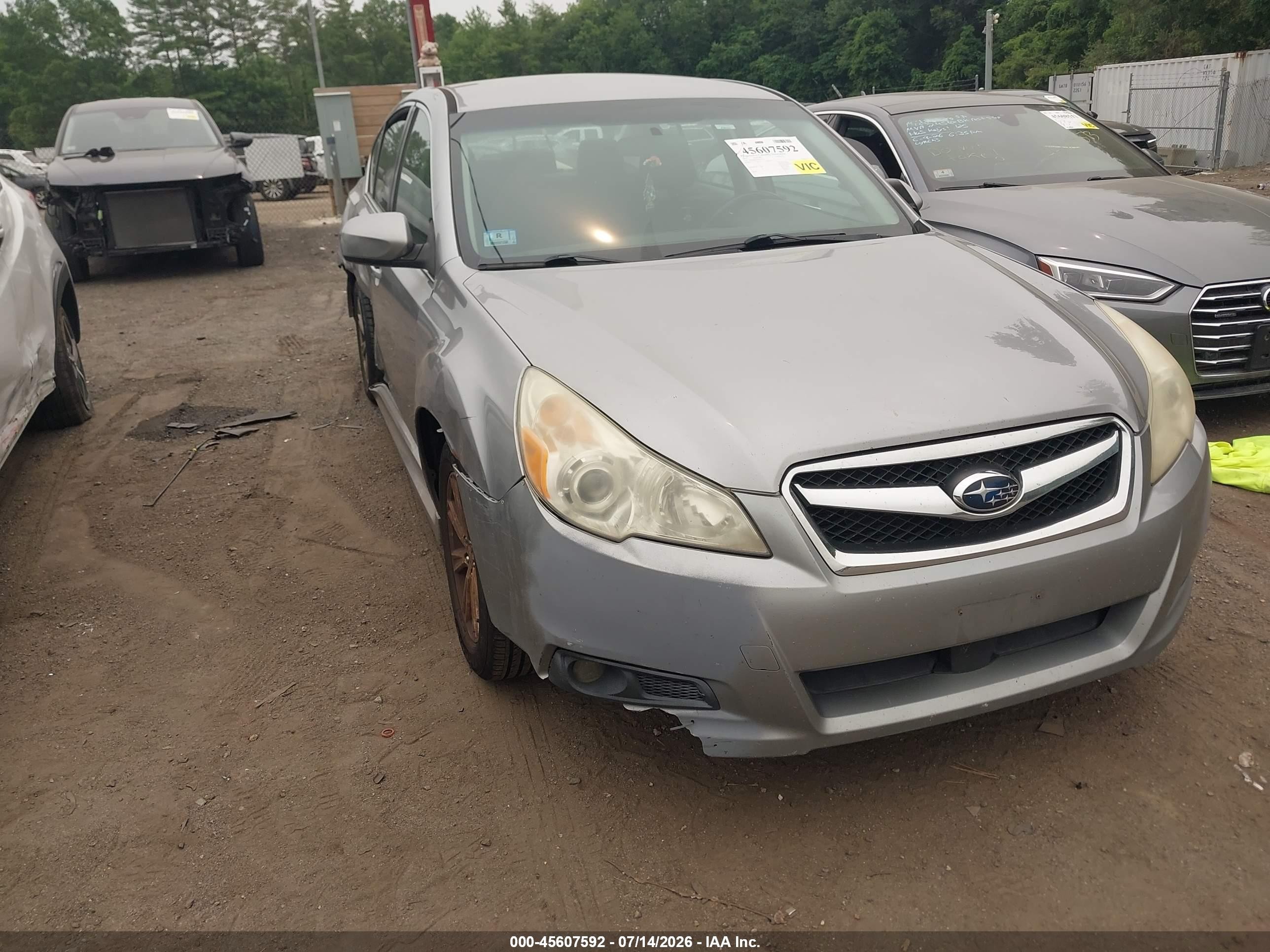 2011 Subaru Legacy Premium, VIN 4S3BMBC63B3245577 — Бок