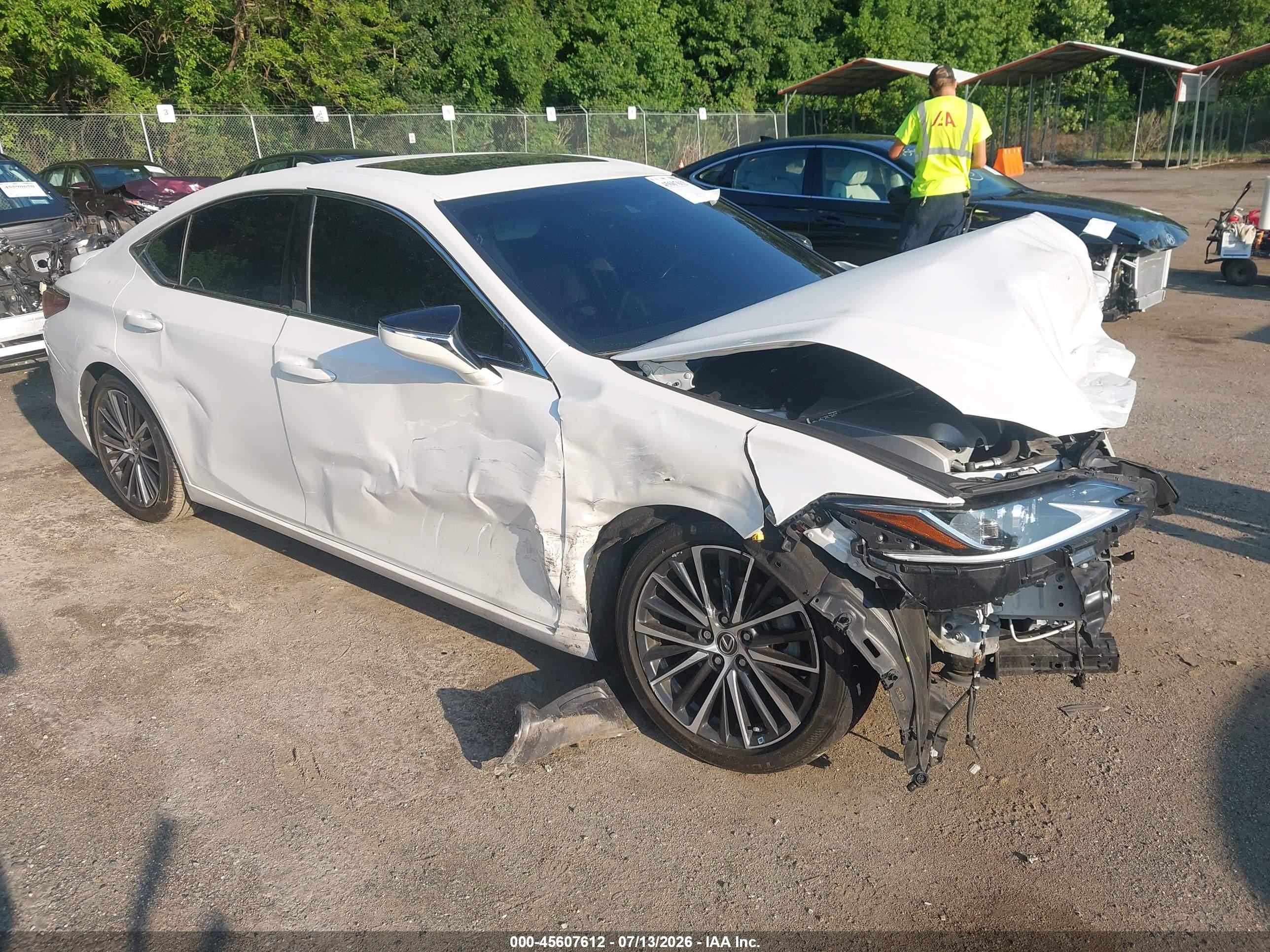 2022 Lexus ES 350, VIN 58ADZ1B15NU125678 — Front end