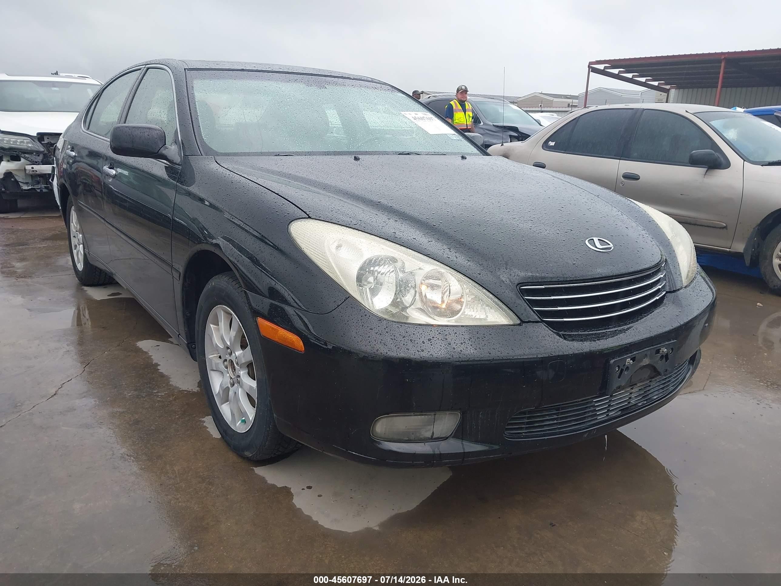 2003 Lexus ES 300, VIN JTHBF30G830143903 — Rear end